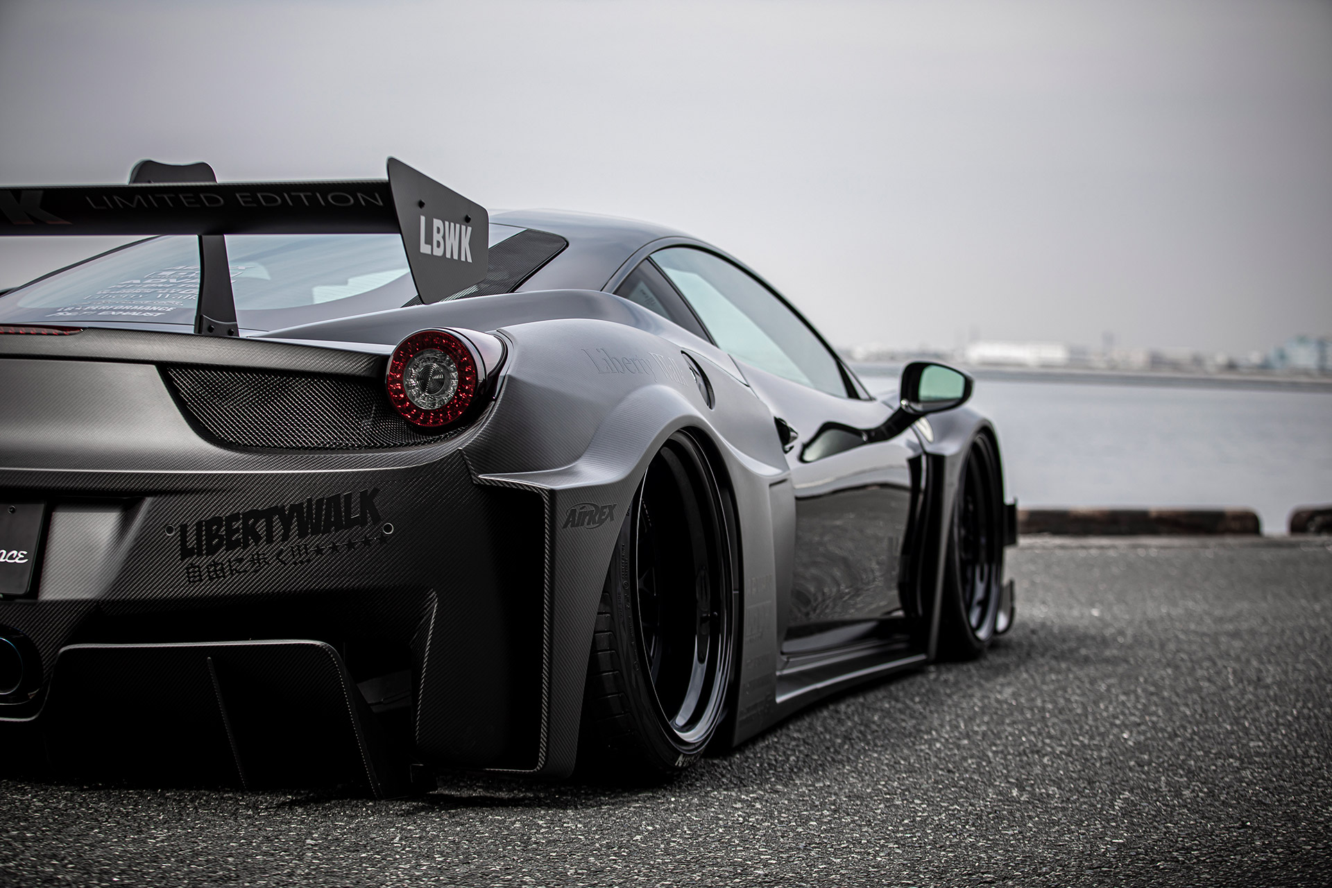 LB-Silhouette-WORKS-458-GT00017