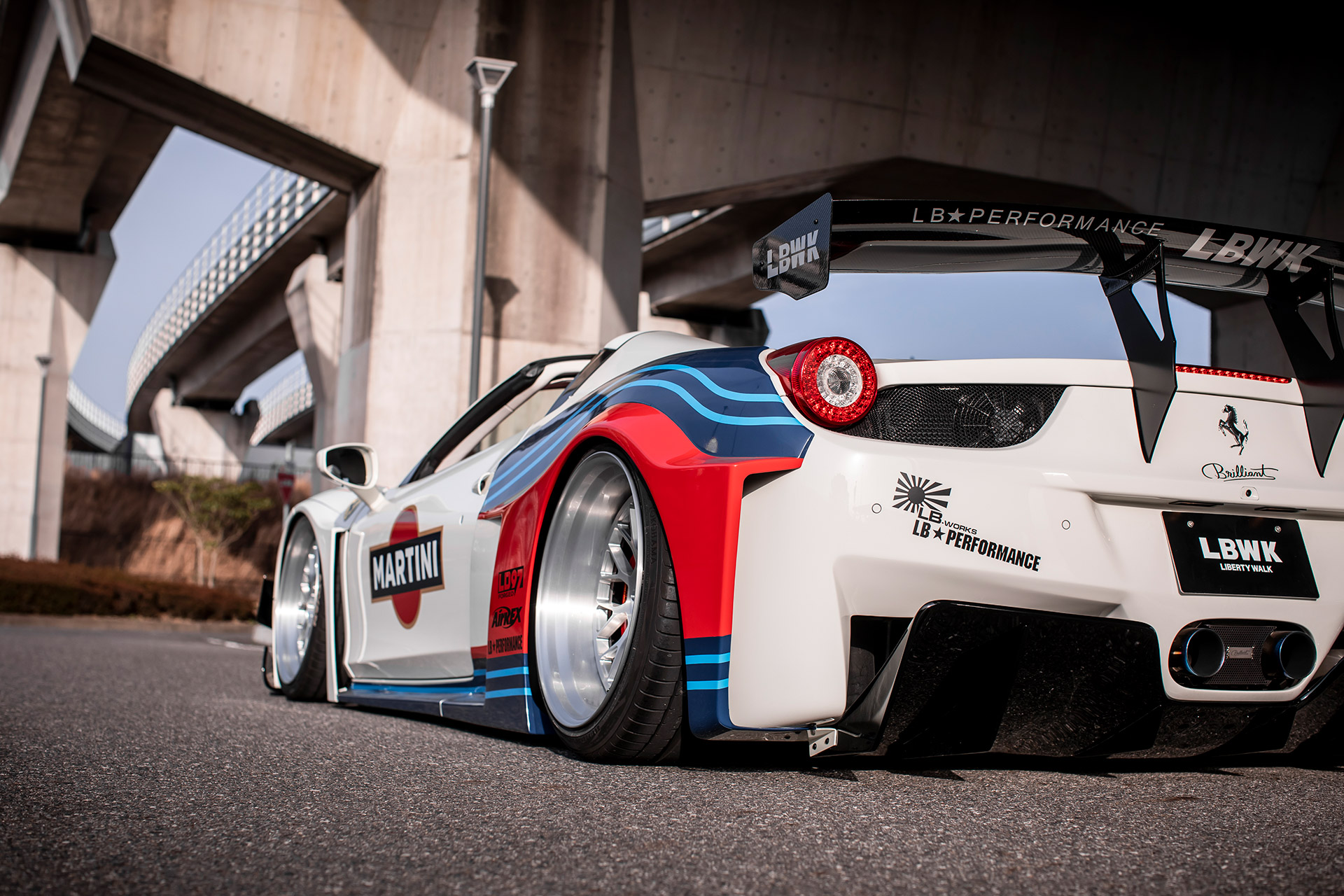 LB-Silhouette-WORKS-458-GT00024