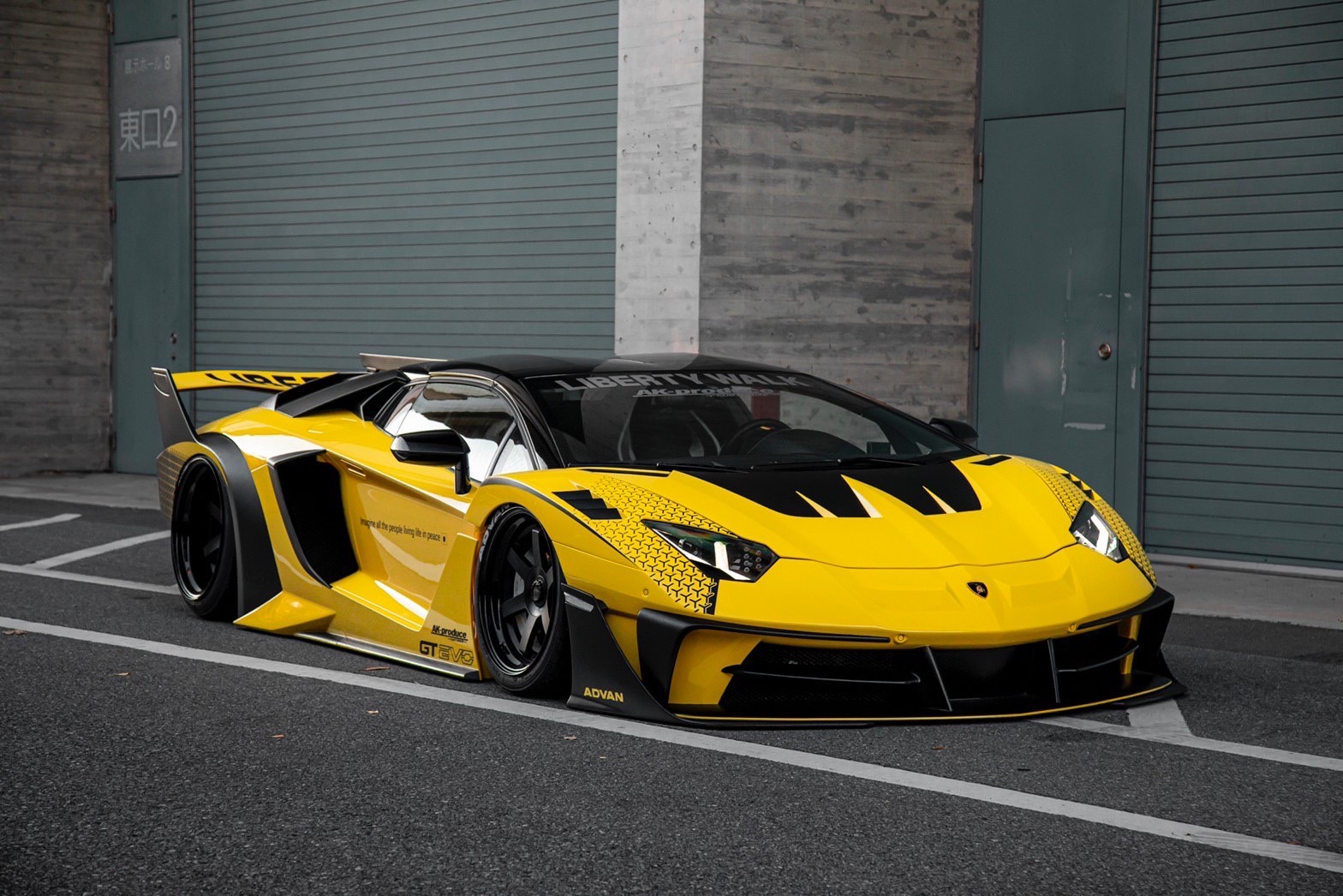 LB-Silhouette WORKS AVENTADOR GT Evo03