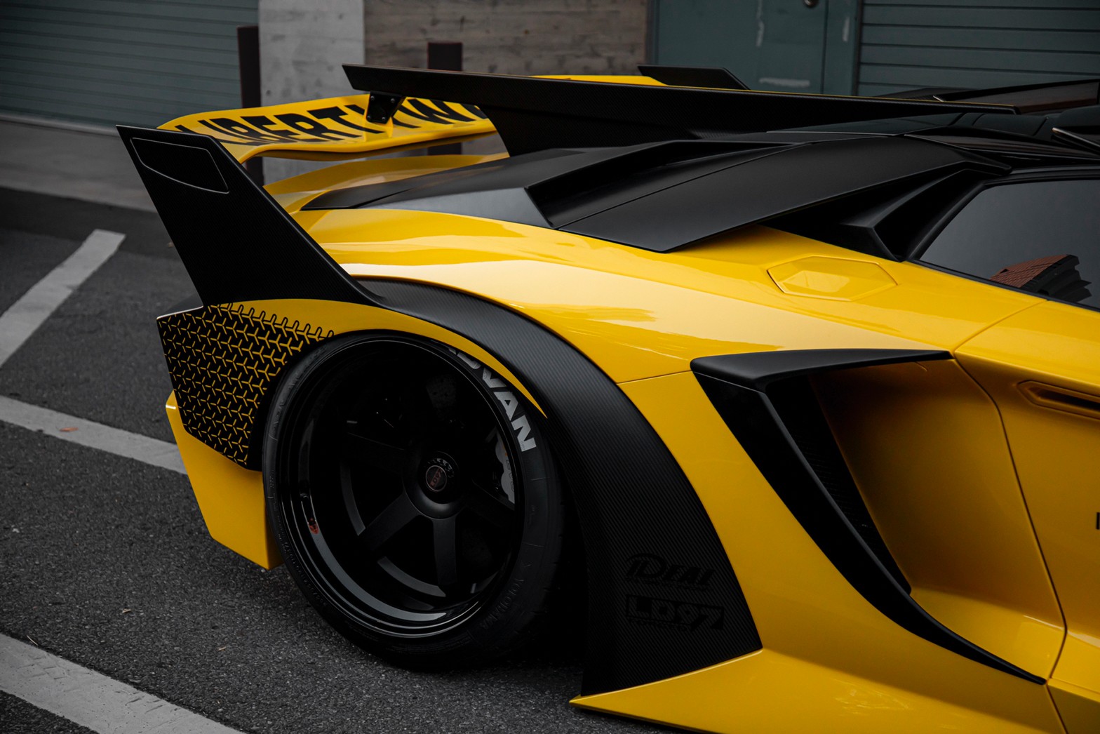 LB-Silhouette WORKS AVENTADOR GT Evo09