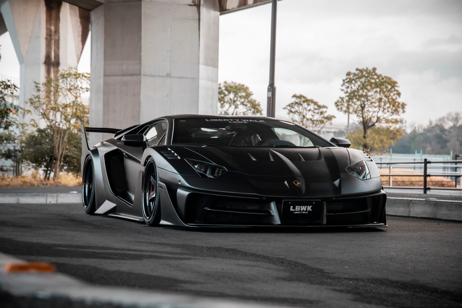 LB-Silhouette WORKS AVENTADOR GT Evo11