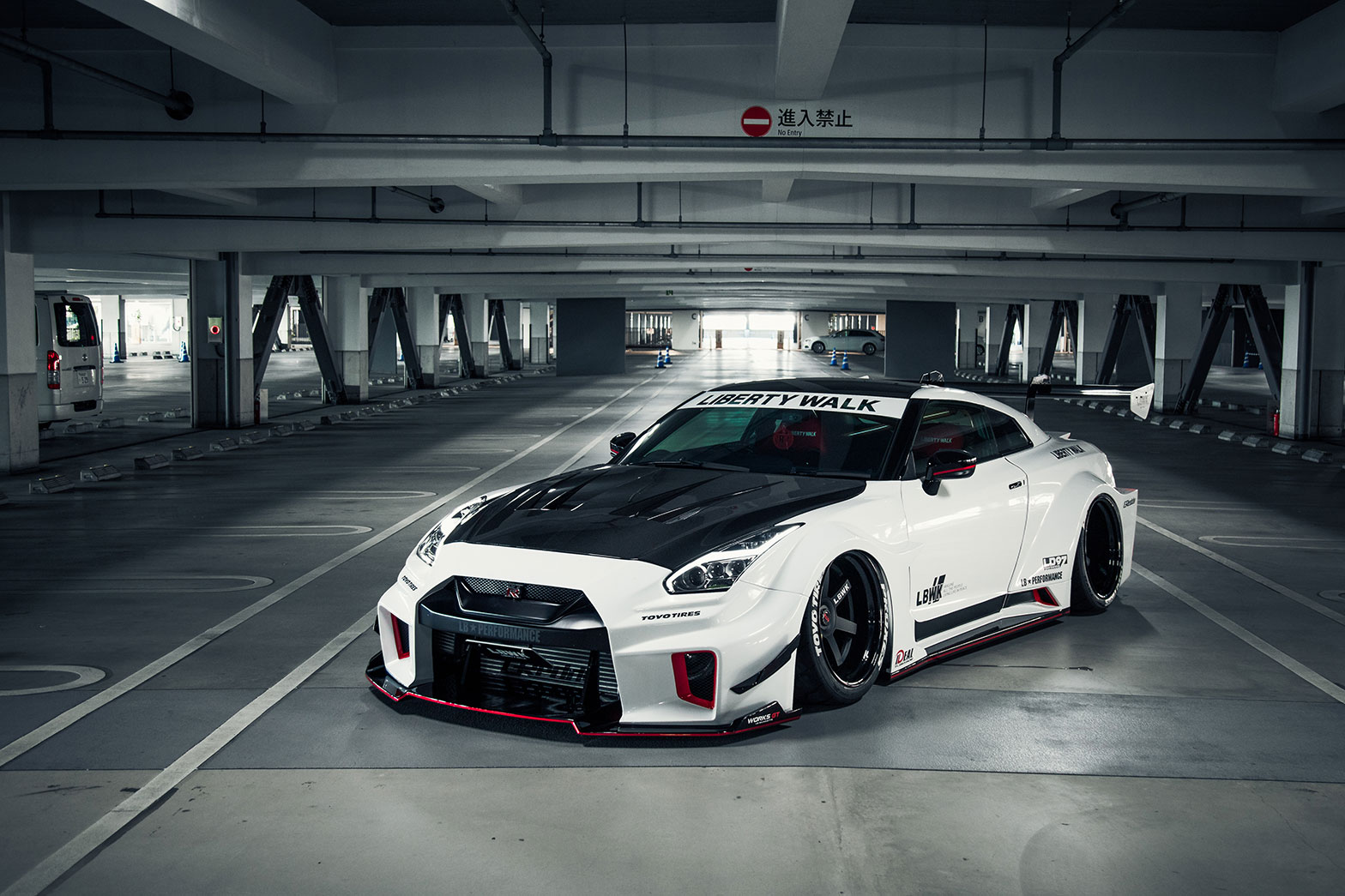 LB-Silhouette WORKS GT NISSAN 35GT-RR04