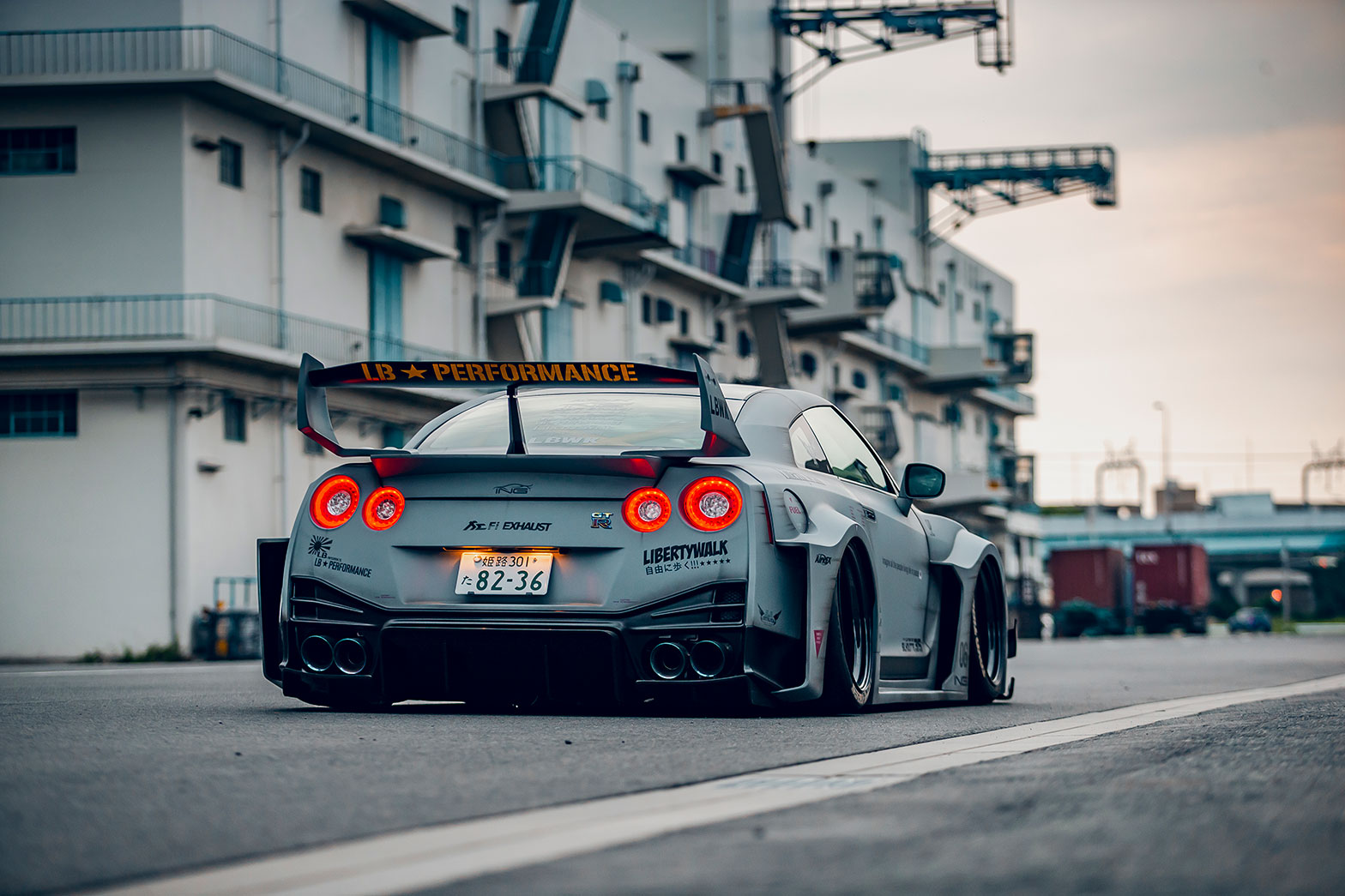 LB-Silhouette WORKS GT NISSAN 35GT-RR12