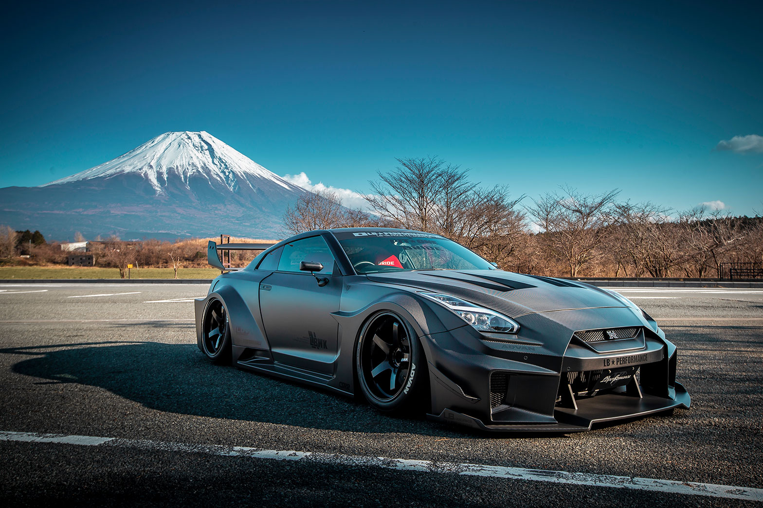 LB-Silhouette WORKS GT NISSAN 35GT-RR13