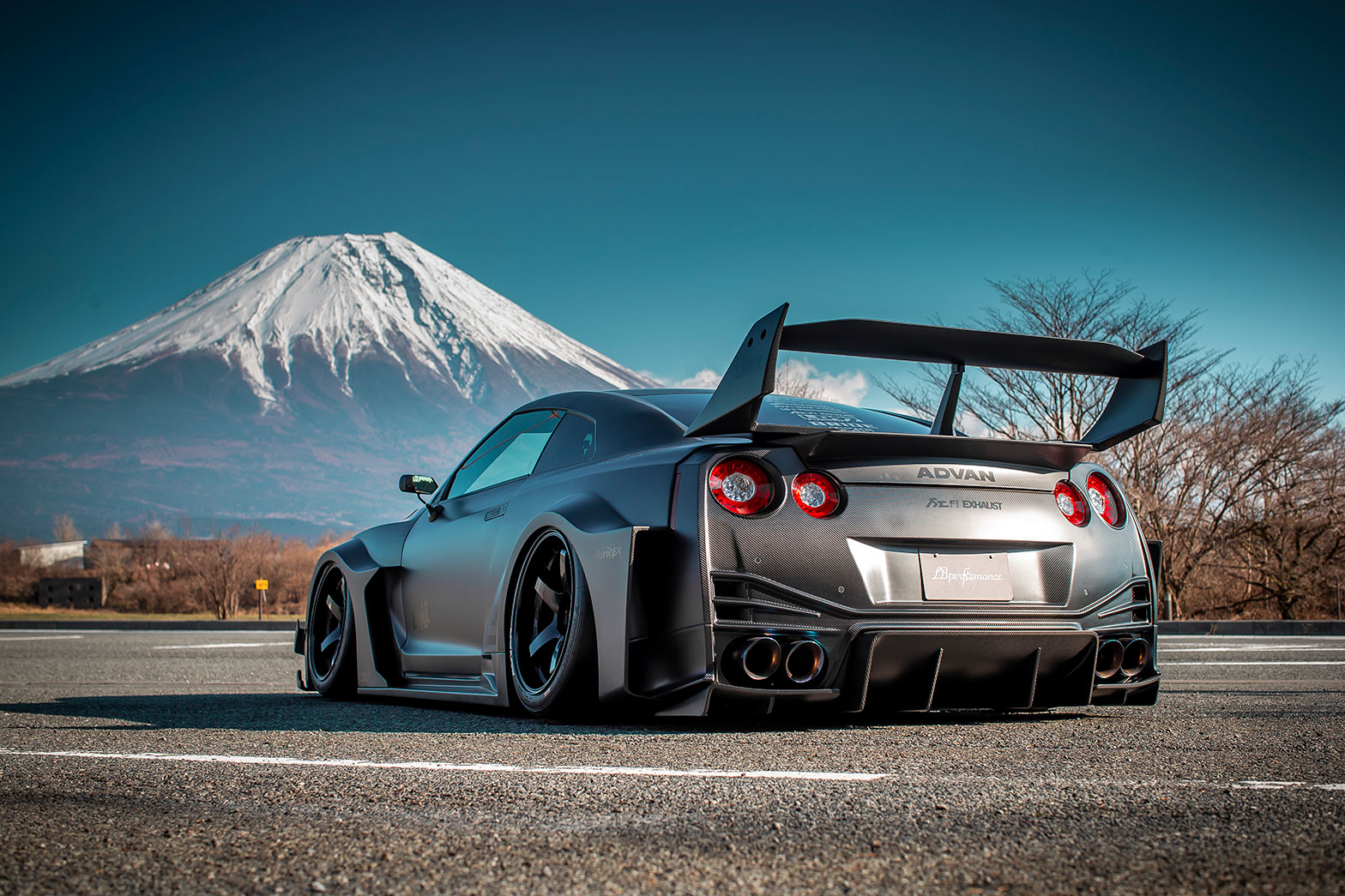 LB-Silhouette WORKS GT NISSAN 35GT-RR14