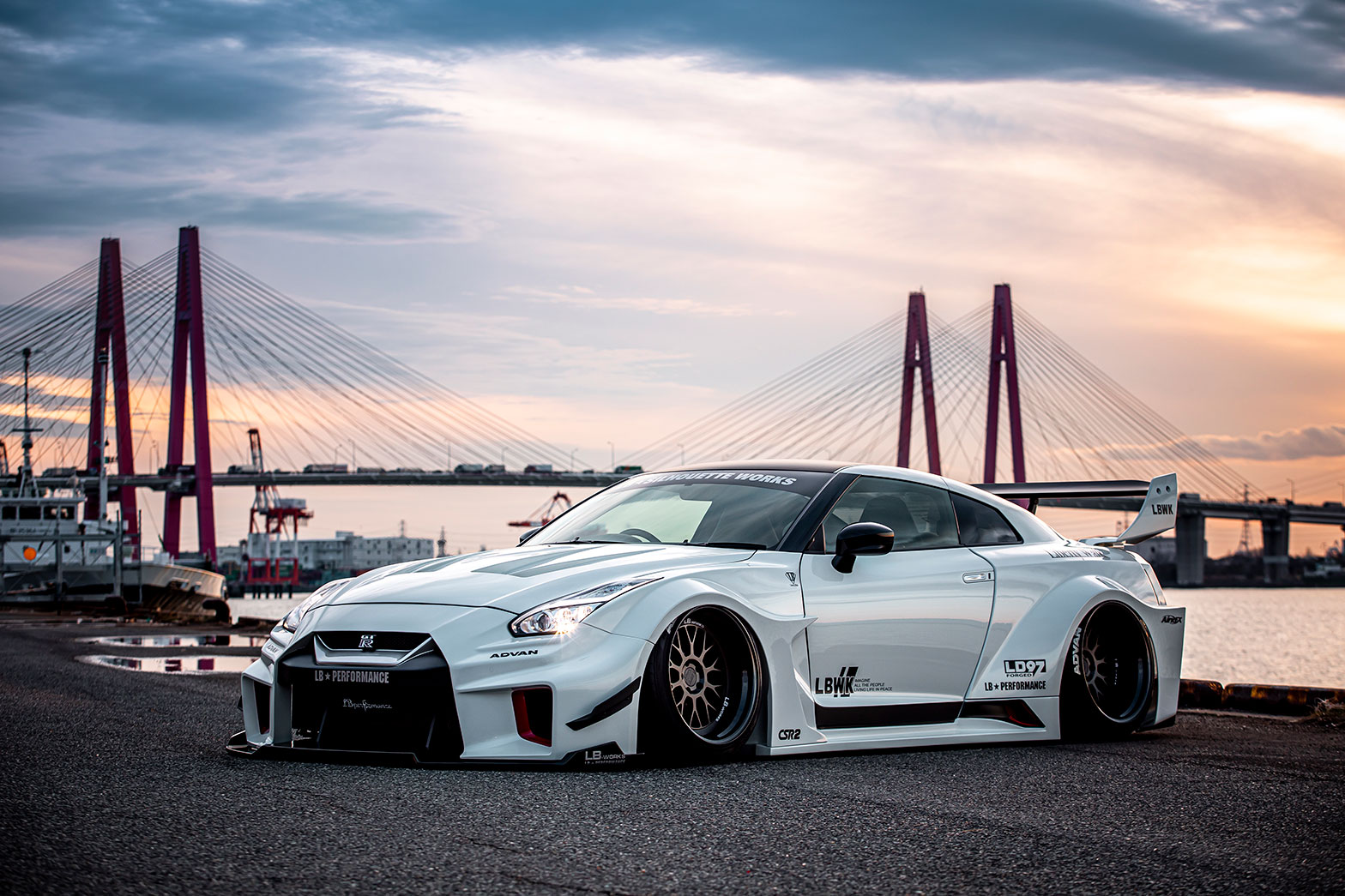 LB-Silhouette WORKS GT NISSAN 35GT-RR20