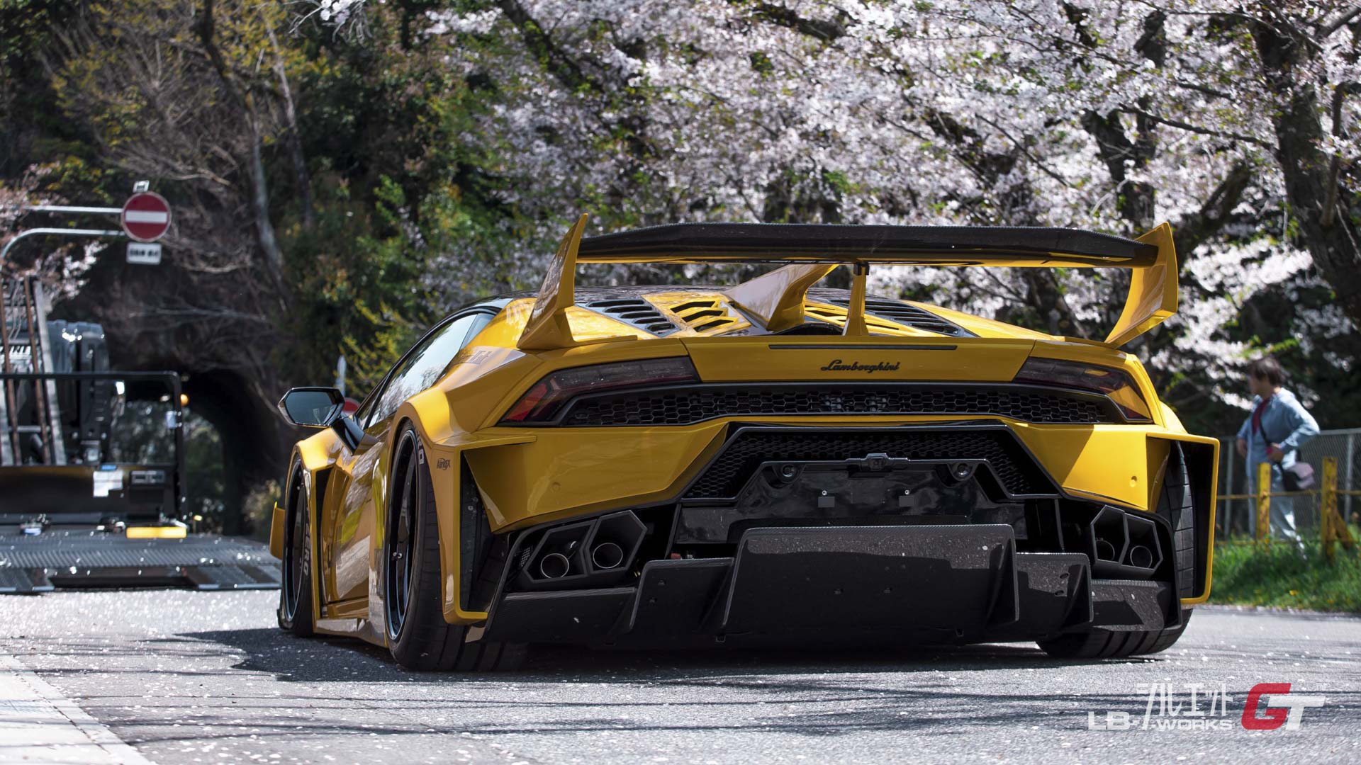 LB-Silhouette WORKS HURACAN GT8