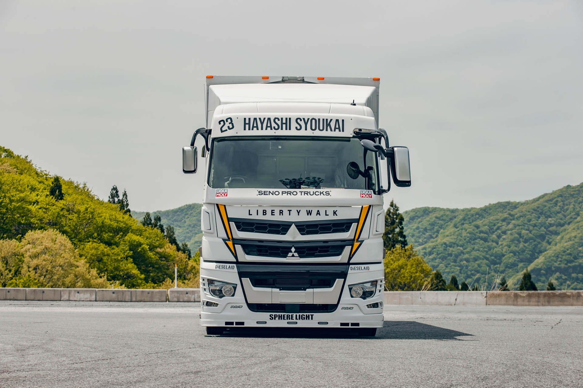 LB-TRUCKS Mitsubishi Fuso SUPER GREAT Complete Body kit02