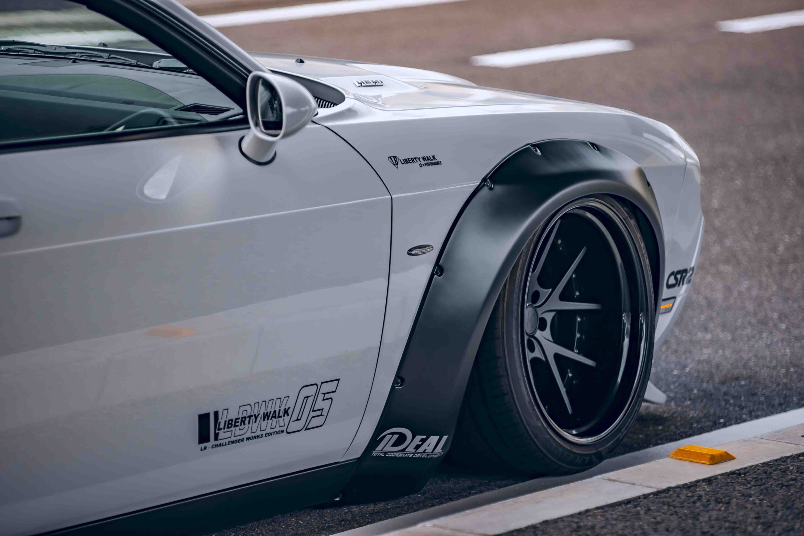 LB-WORKS DODGE Challenger_10