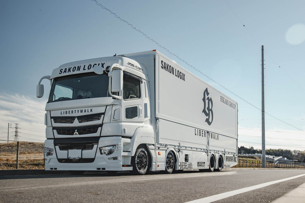 LB-TRUCKS Mitsubishi Fuso SUPER GREAT