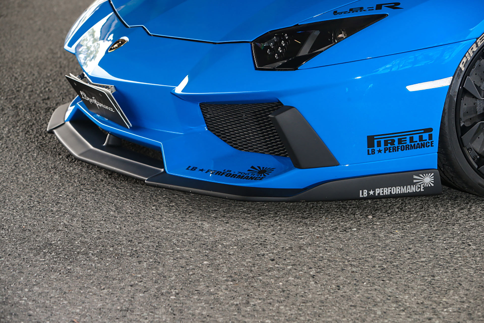 PERFORMANCE-Lamborghini-AVENTADOR00006