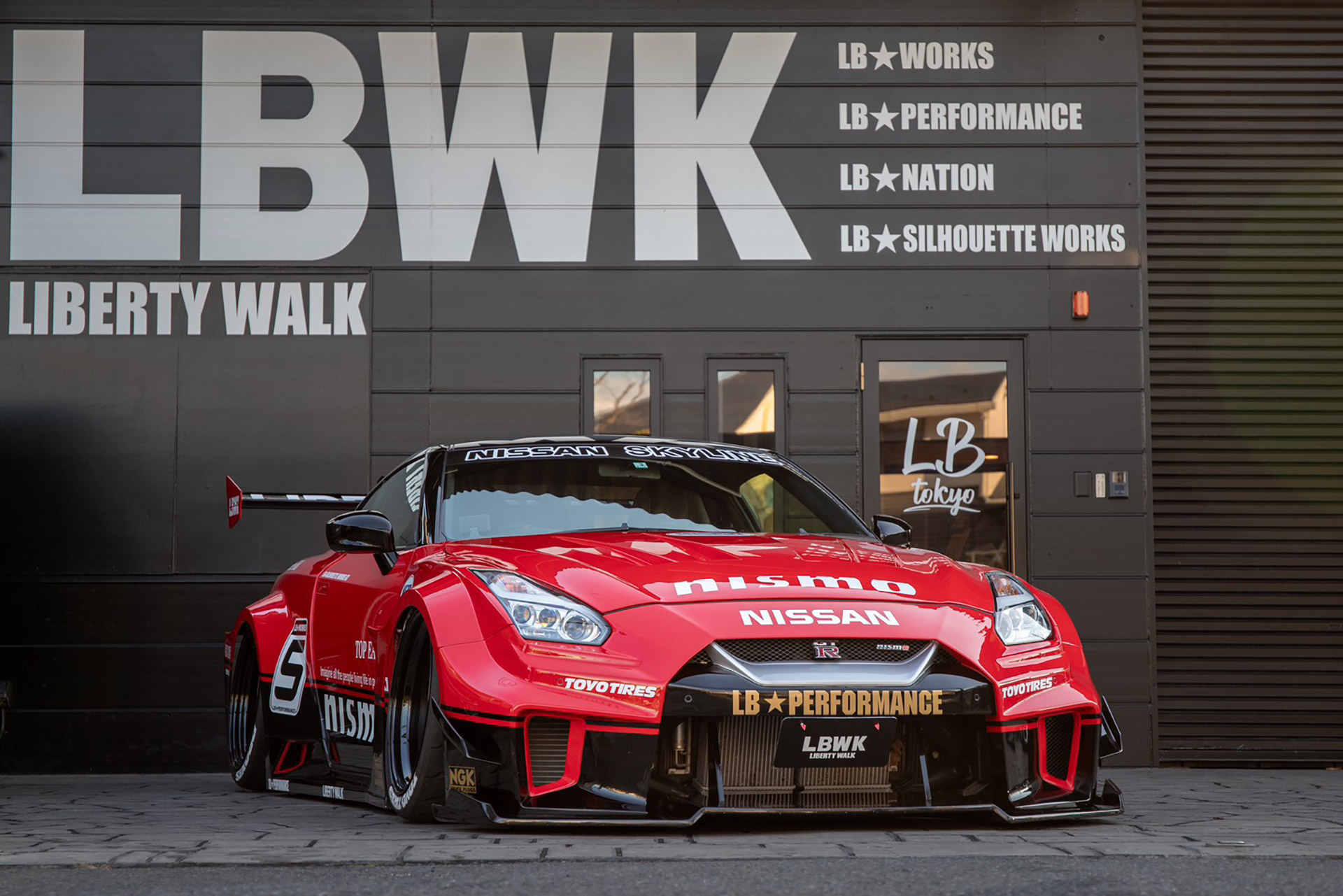 LB-Silhouette WORKS GT NISSAN 35GT-RR nismo