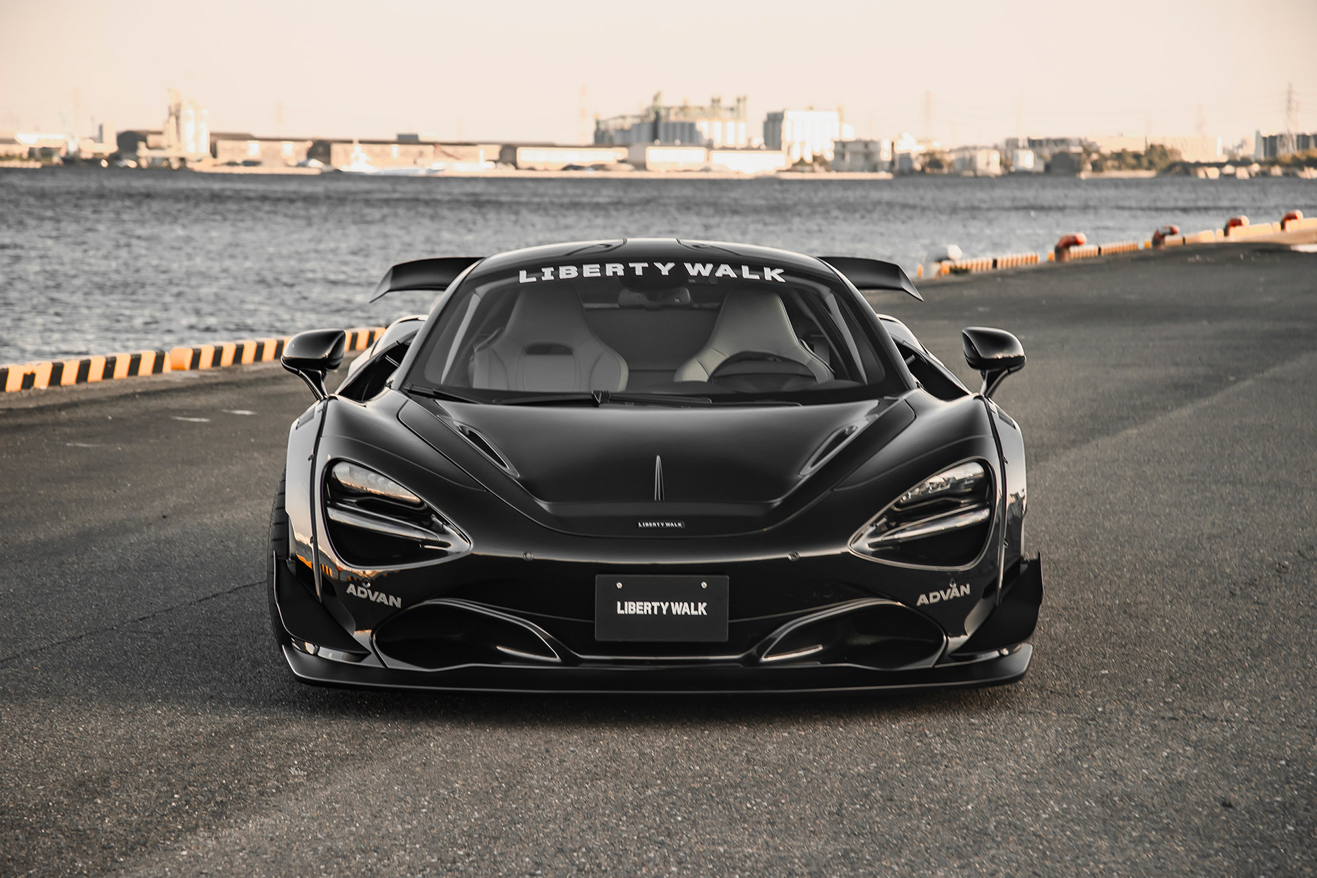 720S_04