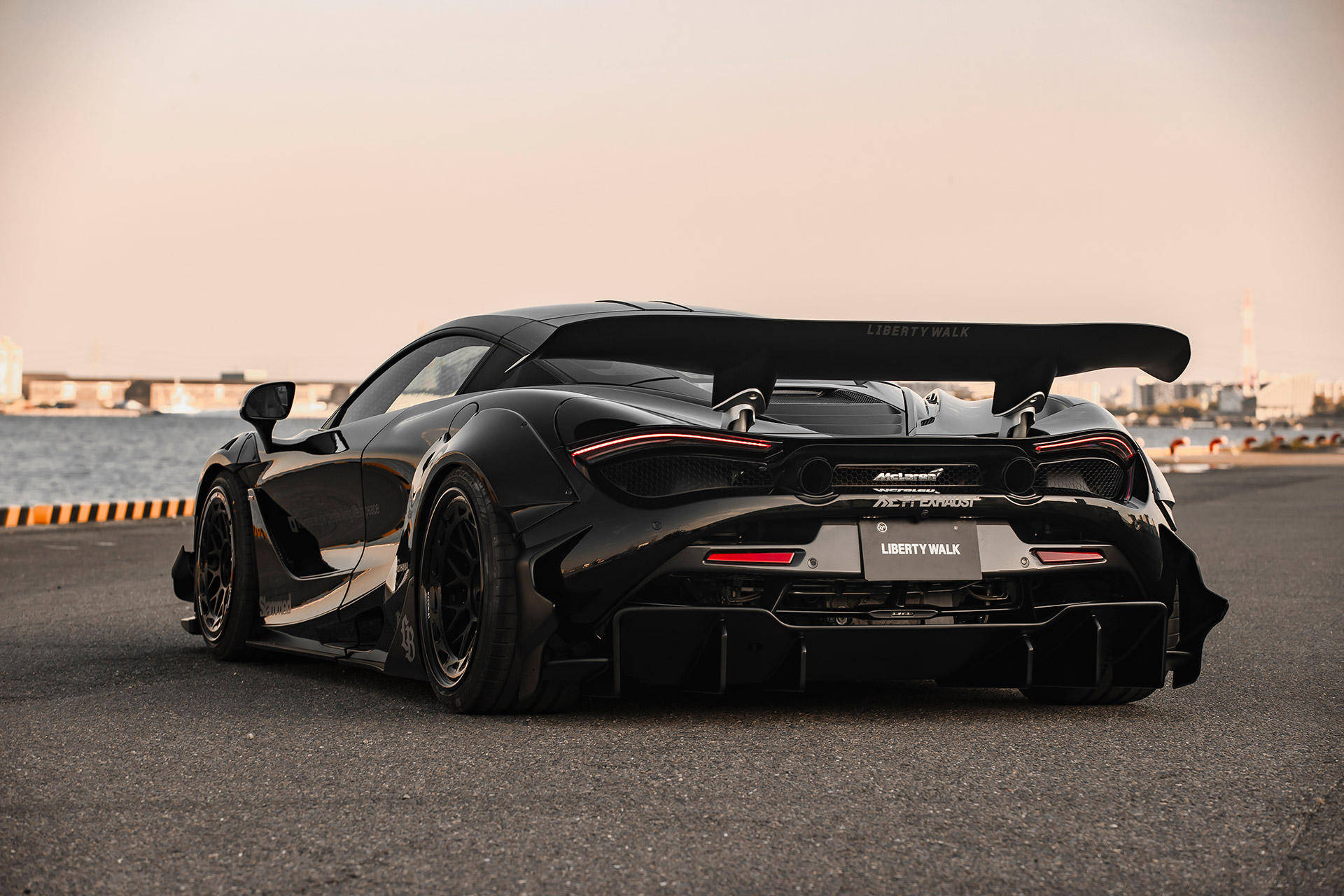 720S_08