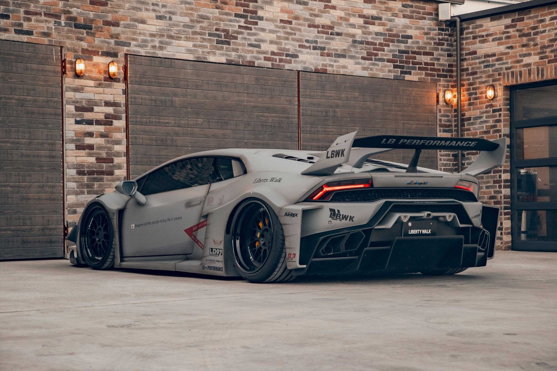 LB-Silhouette-WORKS-GT-Lamborghini-Huracán-Fighter00005