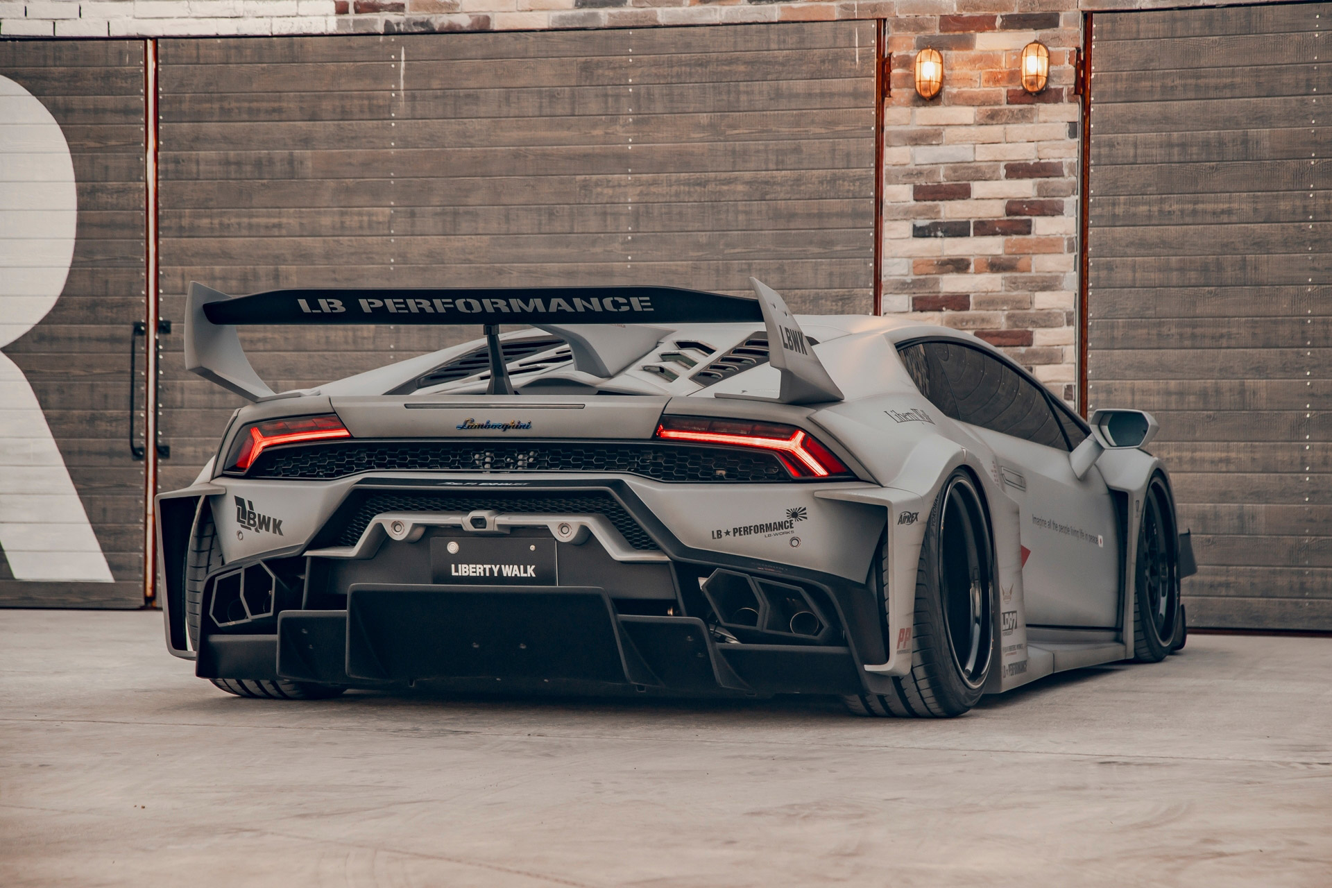 LB-Silhouette-WORKS-GT-Lamborghini-Huracán-Fighter00007
