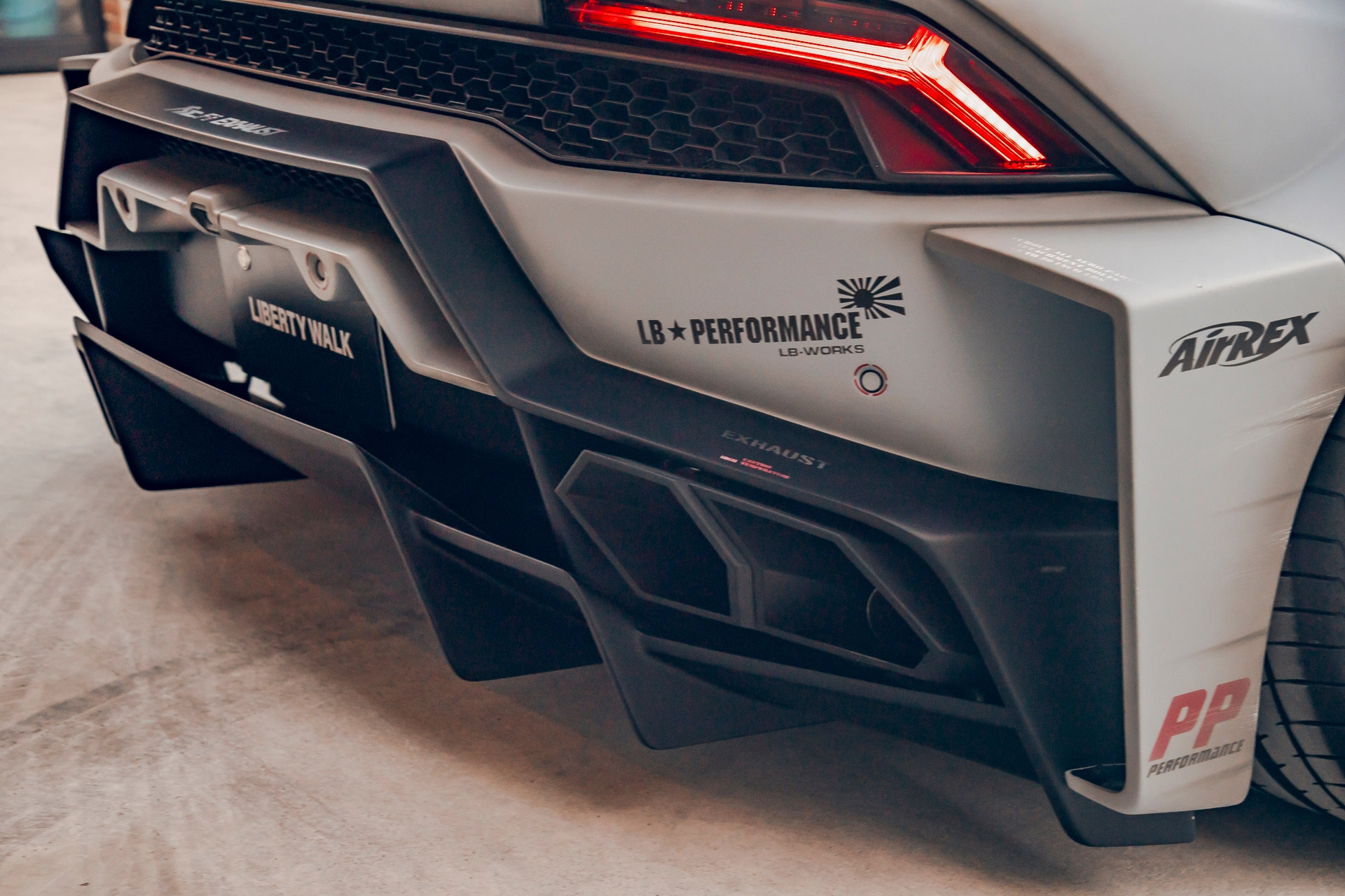 LB-Silhouette-WORKS-GT-Lamborghini-Huracán-Fighter00029