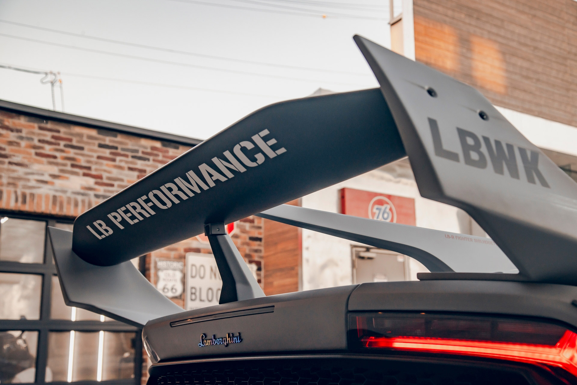 LB-Silhouette-WORKS-GT-Lamborghini-Huracán-Fighter00030
