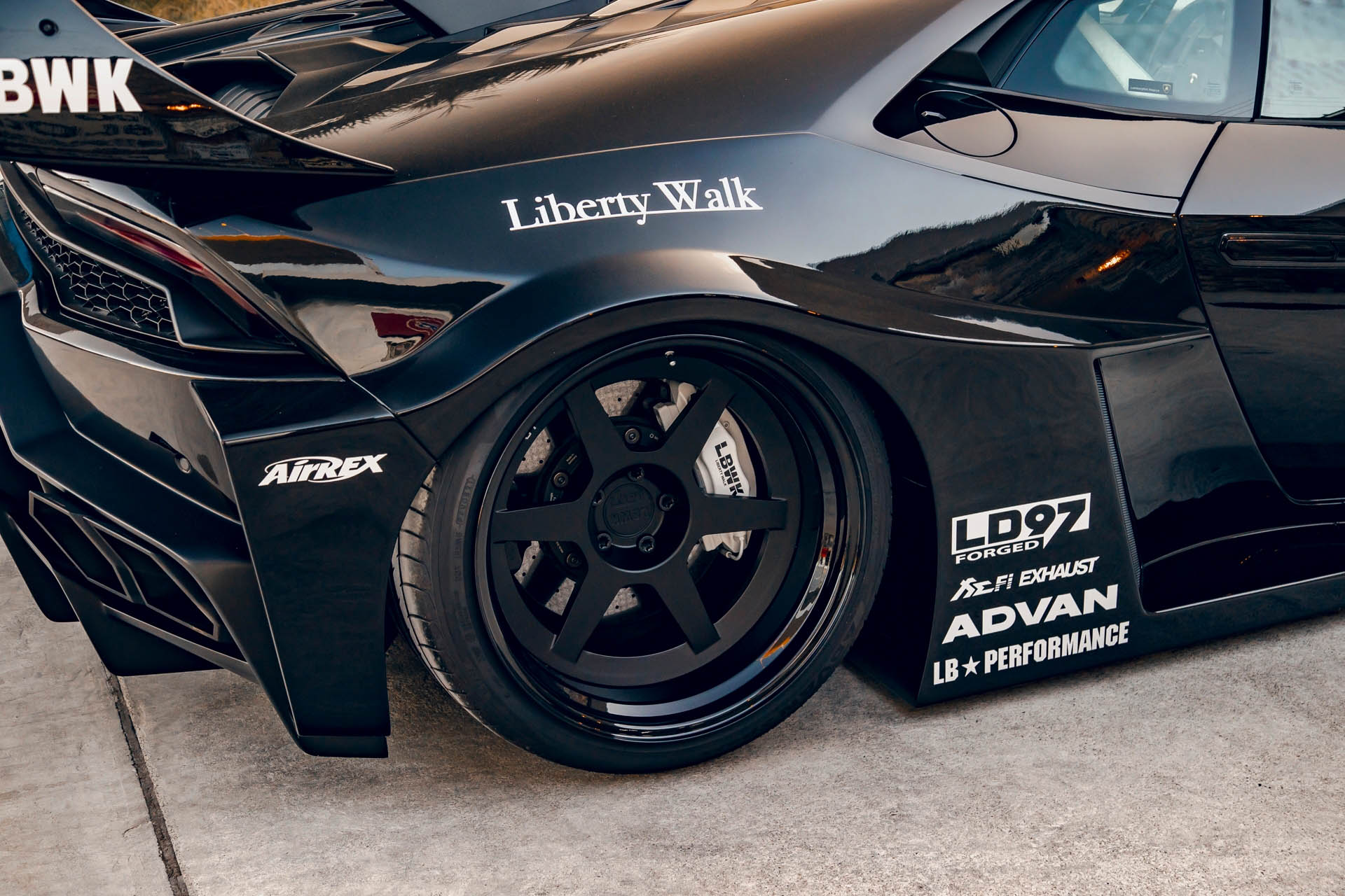 LB-Silhouette WORKS HURACAN GT28