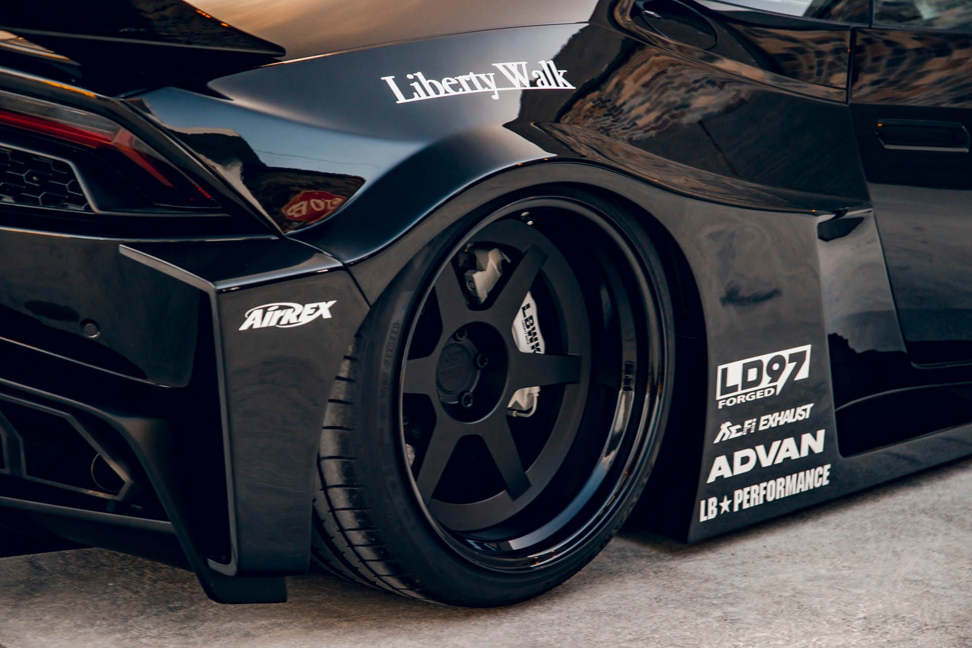 LB-Silhouette WORKS HURACAN GT32