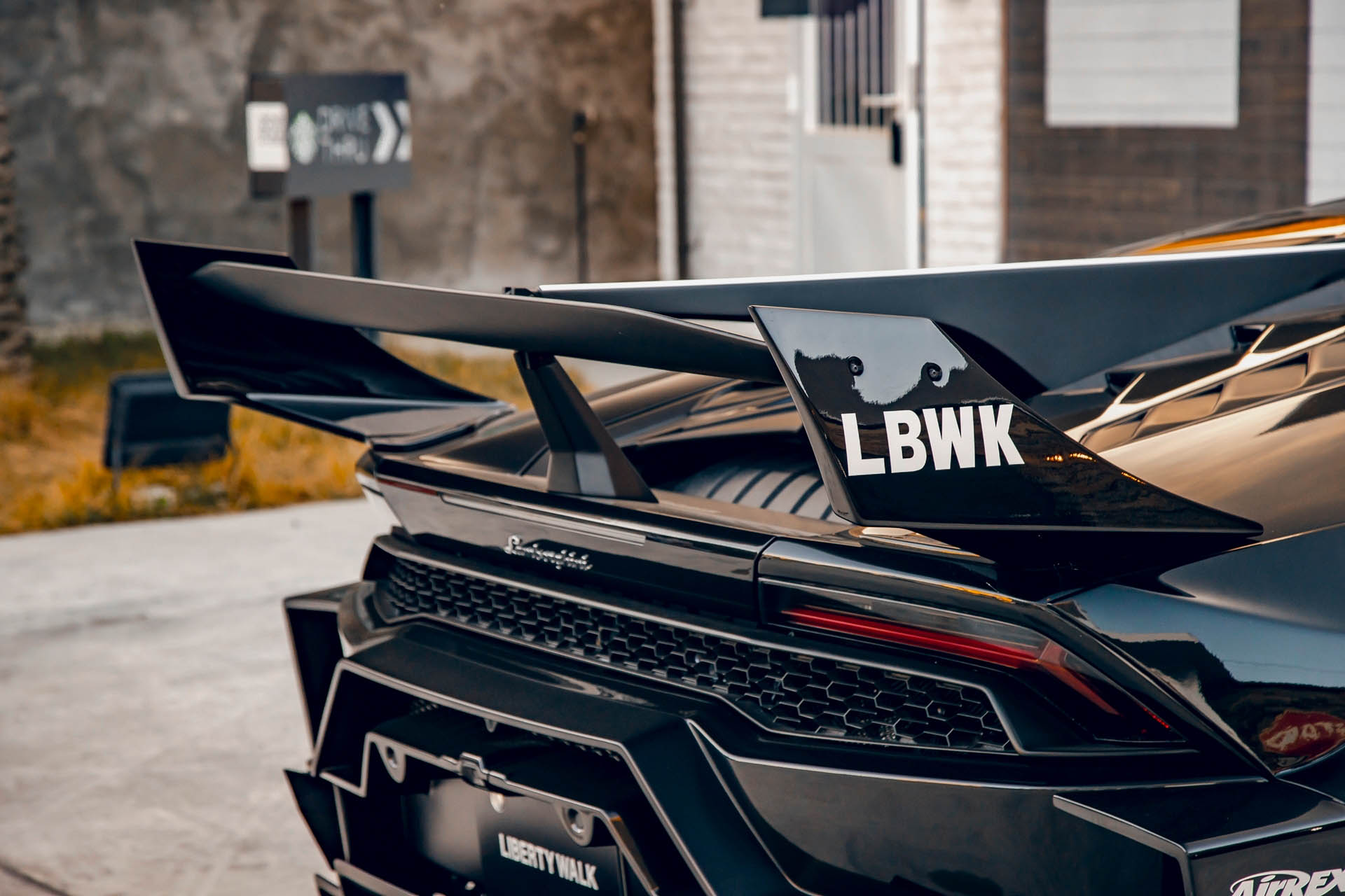 LB-Silhouette WORKS HURACAN GT33
