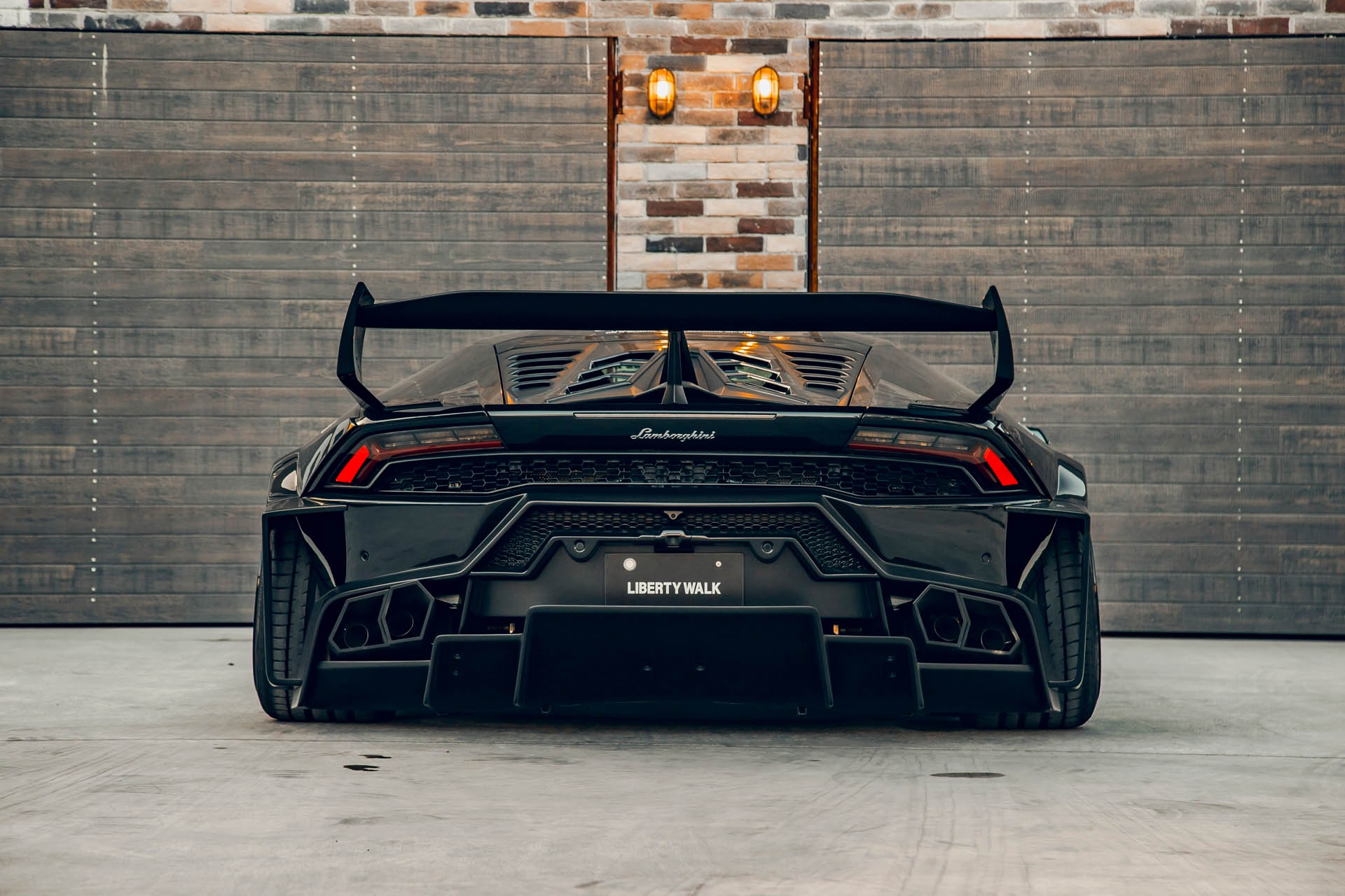LB-Silhouette WORKS HURACAN GT44