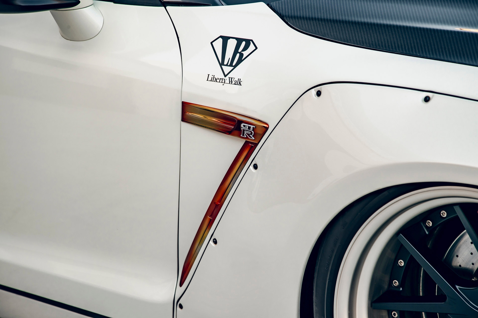 LB-WORKS NISSAN GT-R R35 type1.5 white_00013