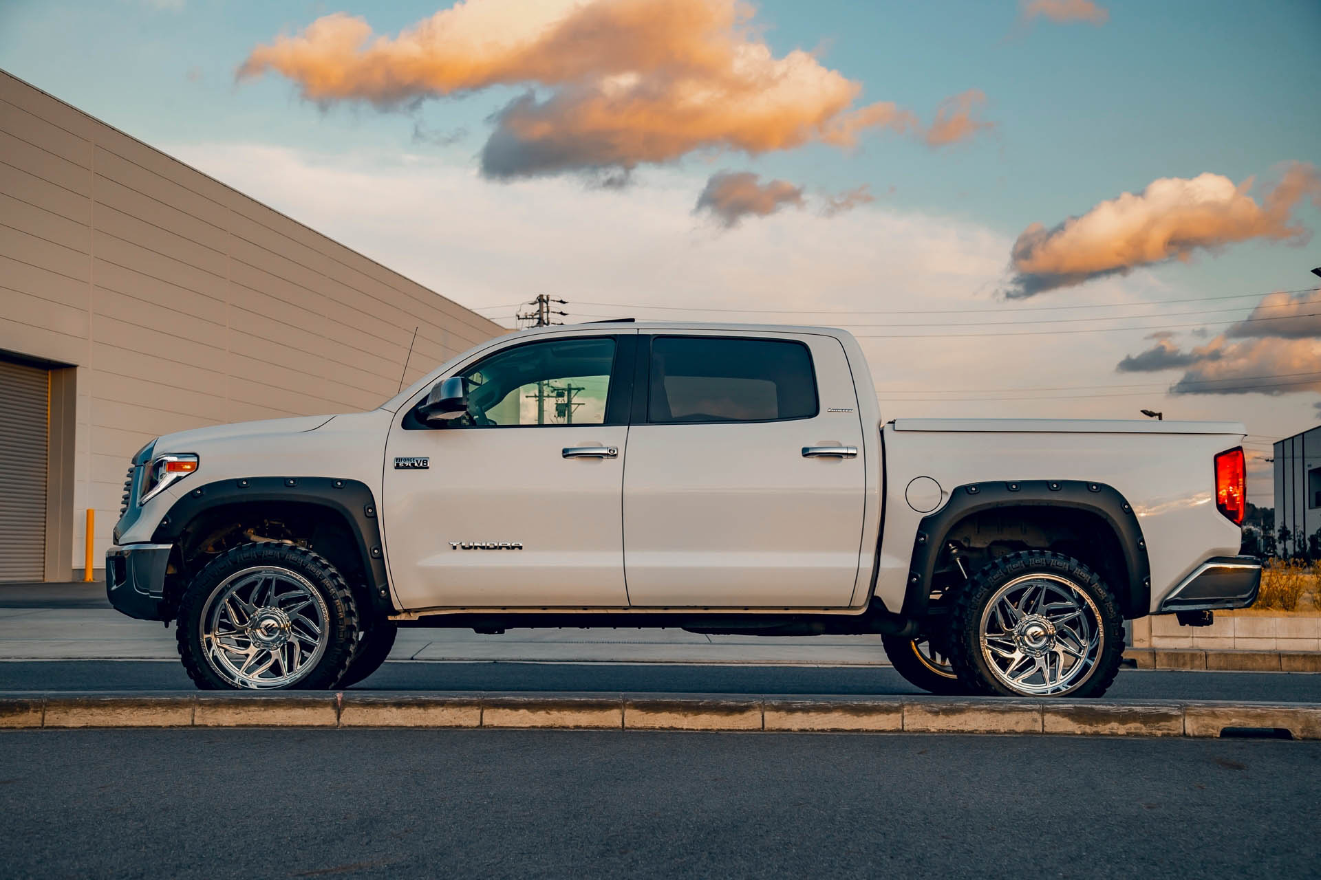 TOYOTA TUNDRA21