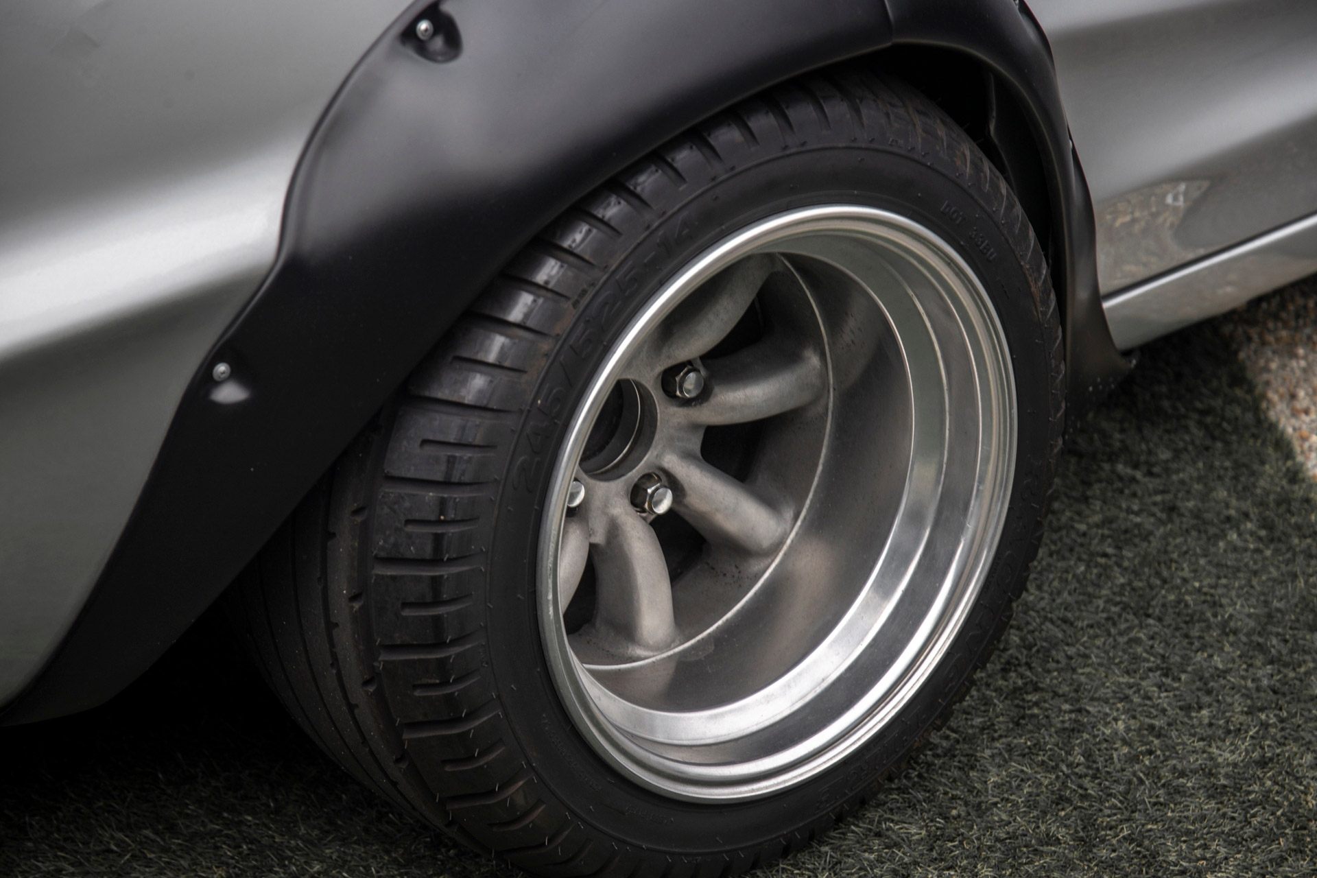 NISSAN-SKYLINE-“HAKOSUKA”-ハコスカ-4D-Works-Style37