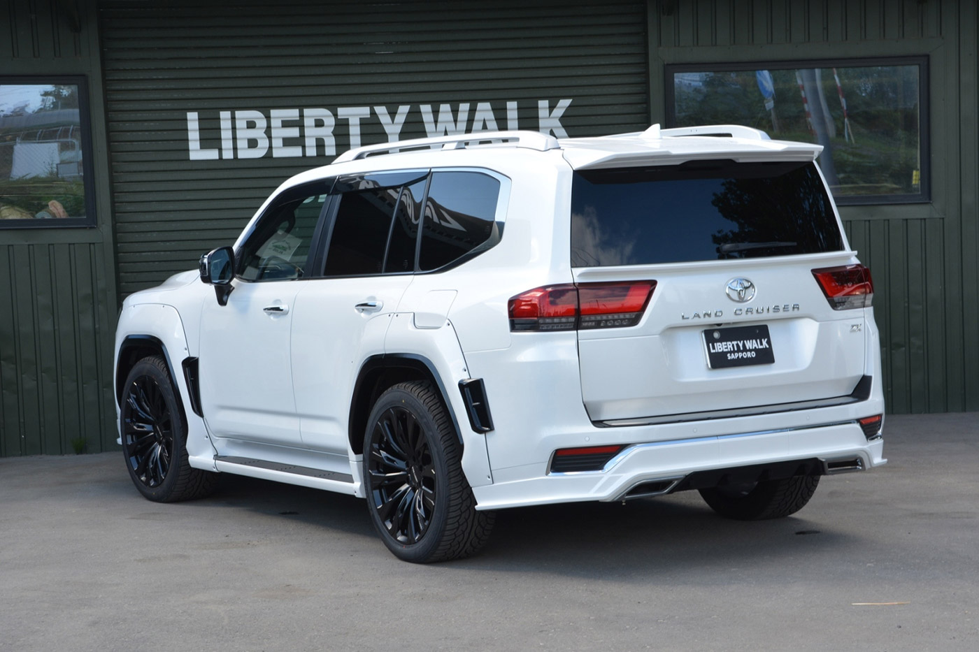 LB-WORKS-TOYOTA-LAND-CRUISER-30000001