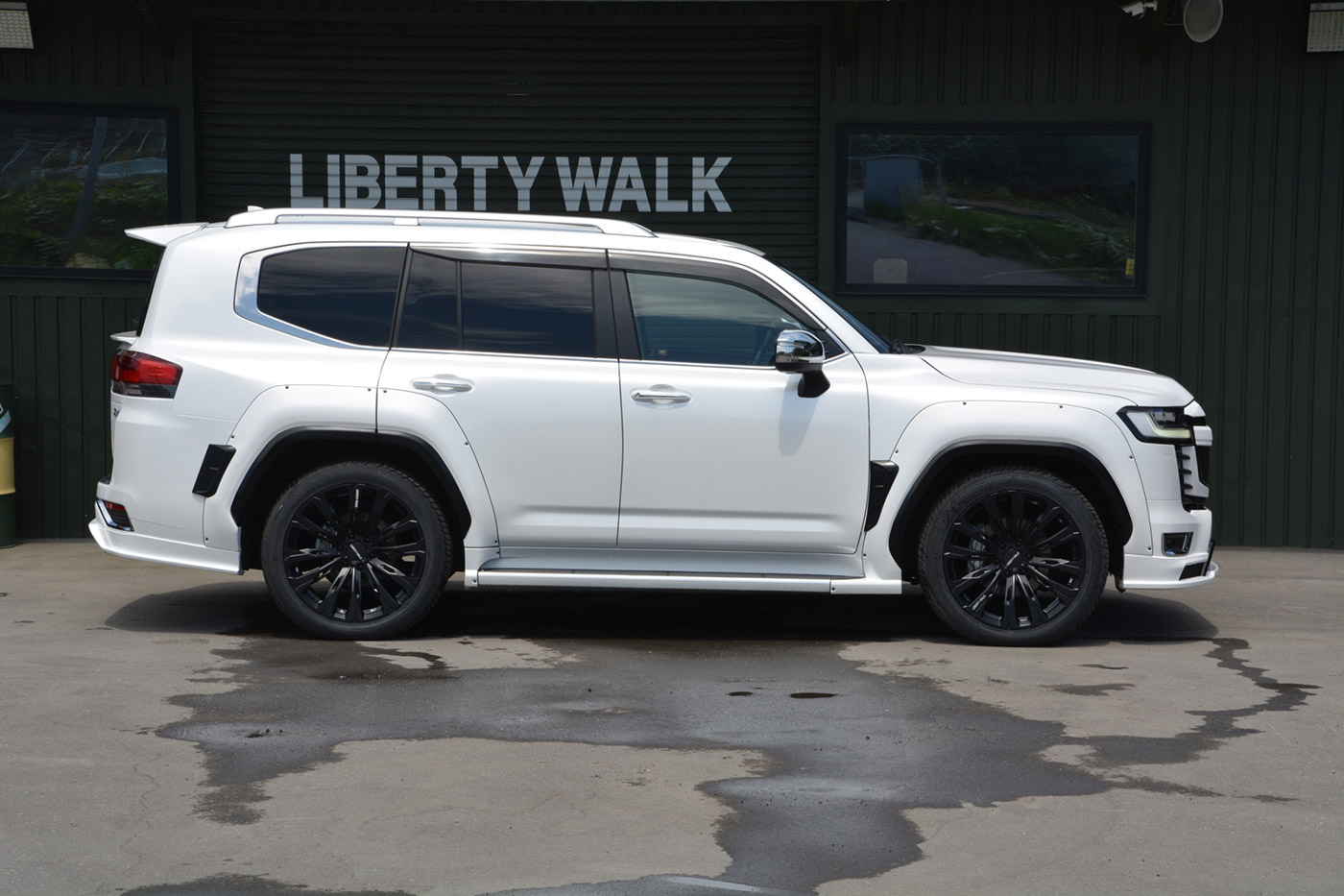 LB-WORKS-TOYOTA-LAND-CRUISER-30000007
