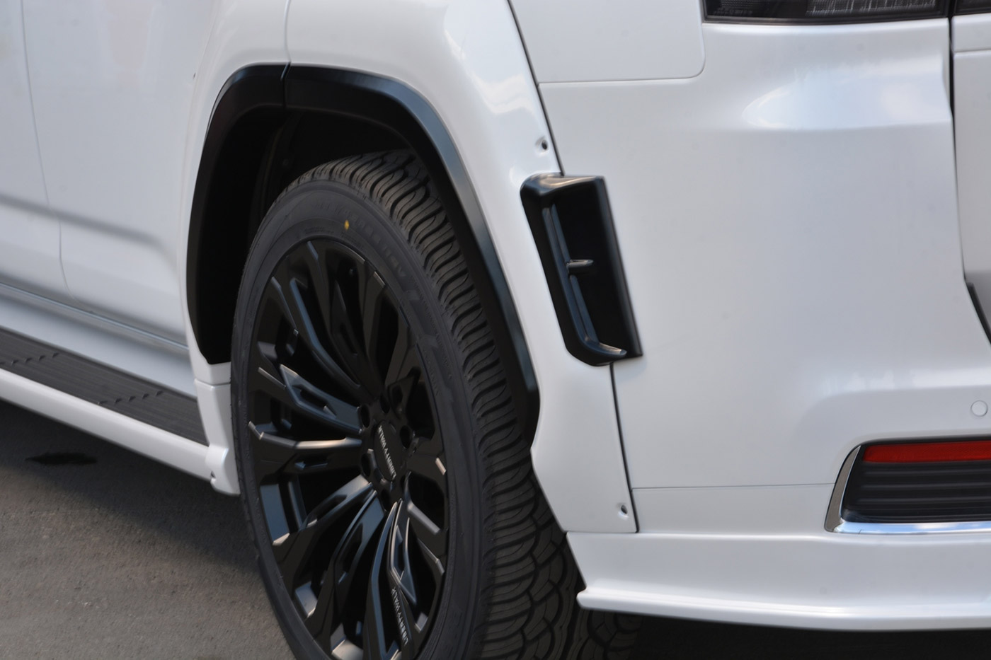 LB-WORKS-TOYOTA-LAND-CRUISER-30000009