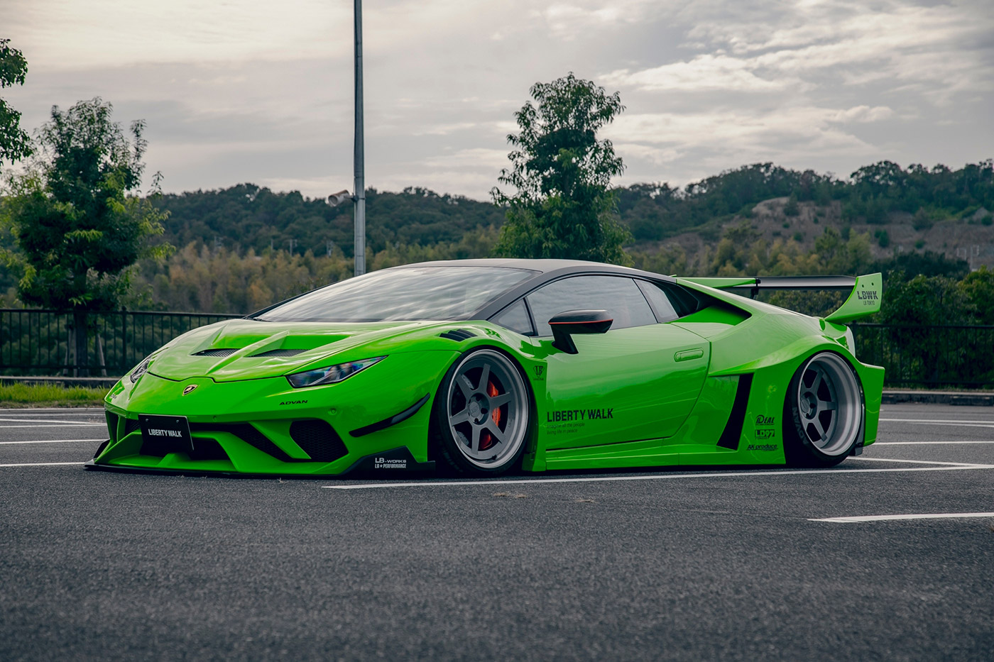 LB-Silhouette-WORKS-HURACAN-GT00003