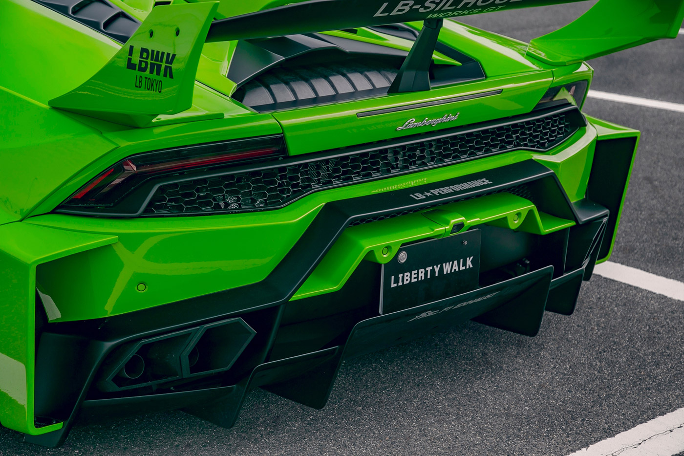 LB-Silhouette-WORKS-HURACAN-GT00021