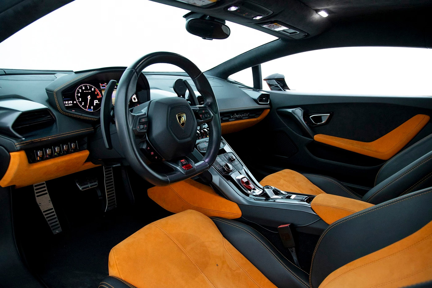 LB-Silhouette-WORKS-HURACAN-GT00022