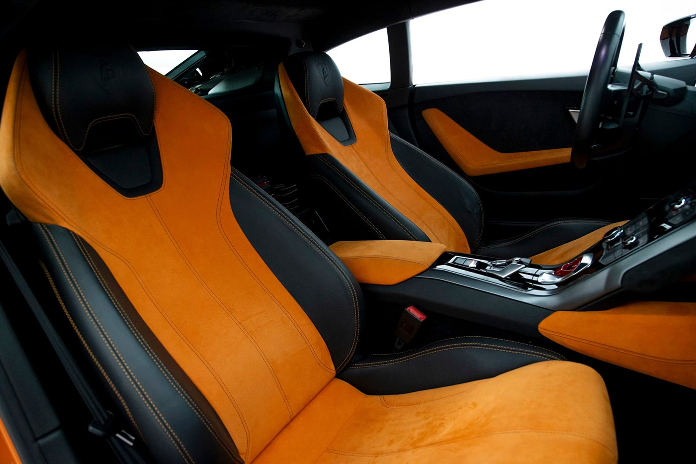 LB-Silhouette-WORKS-HURACAN-GT00024