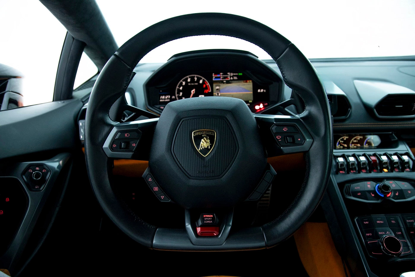 LB-Silhouette-WORKS-HURACAN-GT00027
