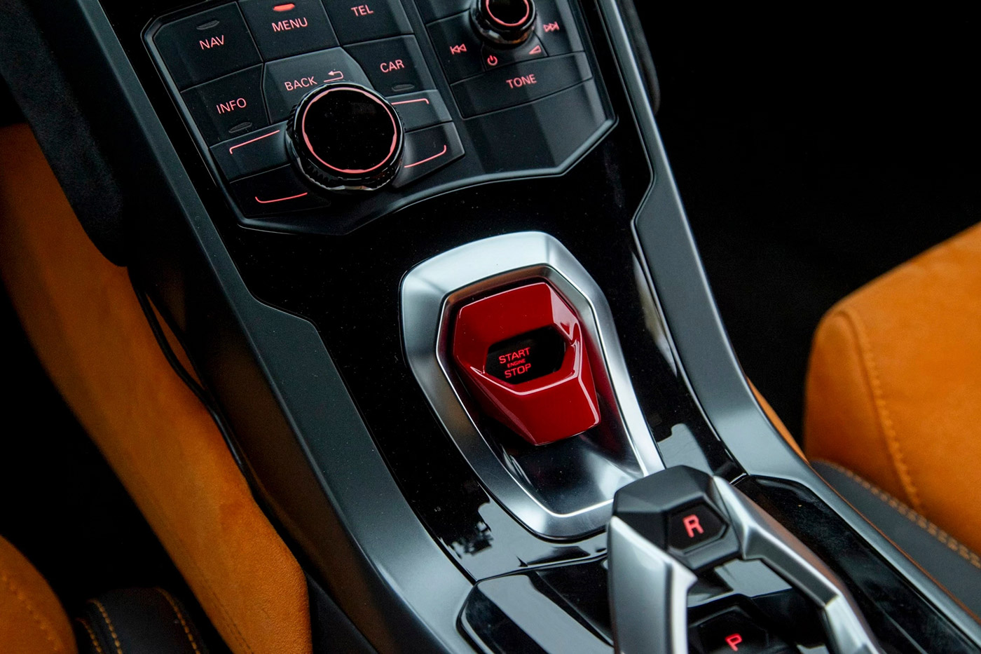 LB-Silhouette-WORKS-HURACAN-GT00033