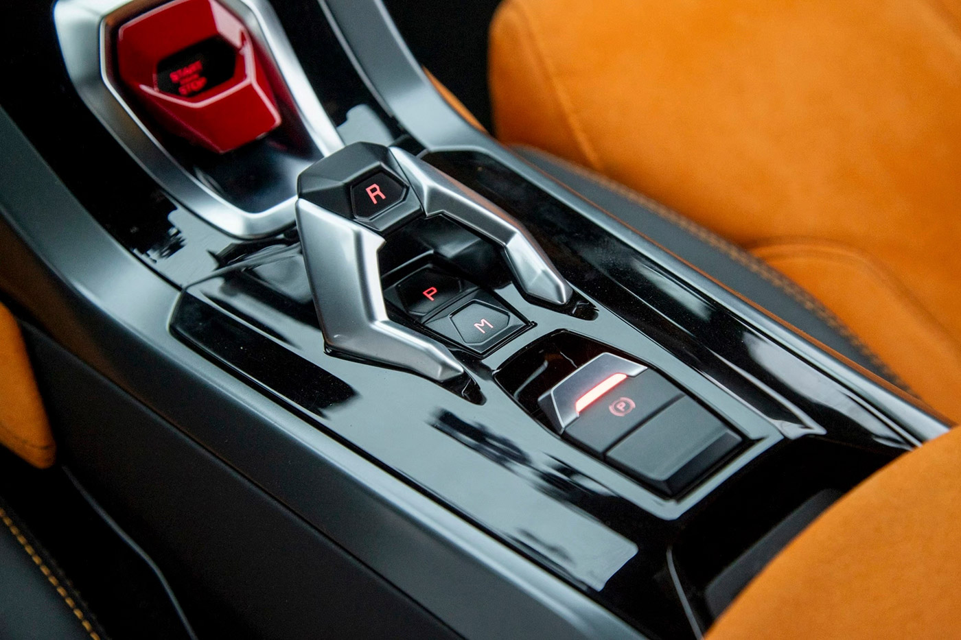 LB-Silhouette-WORKS-HURACAN-GT00034