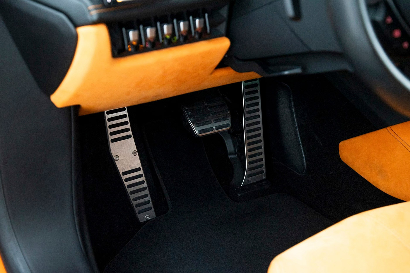 LB-Silhouette-WORKS-HURACAN-GT00039