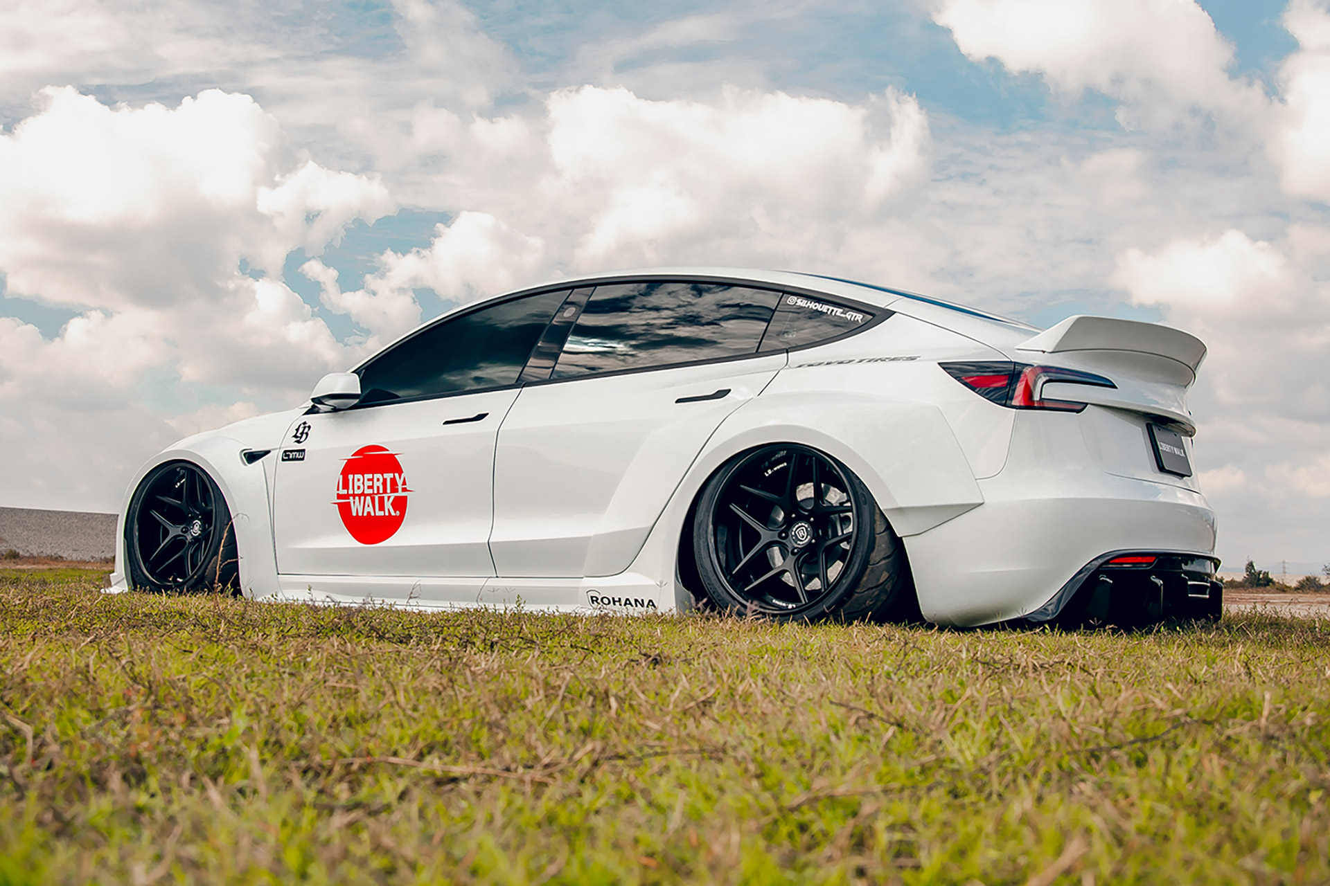LB-E-WORKS-TESLA-Mode00002