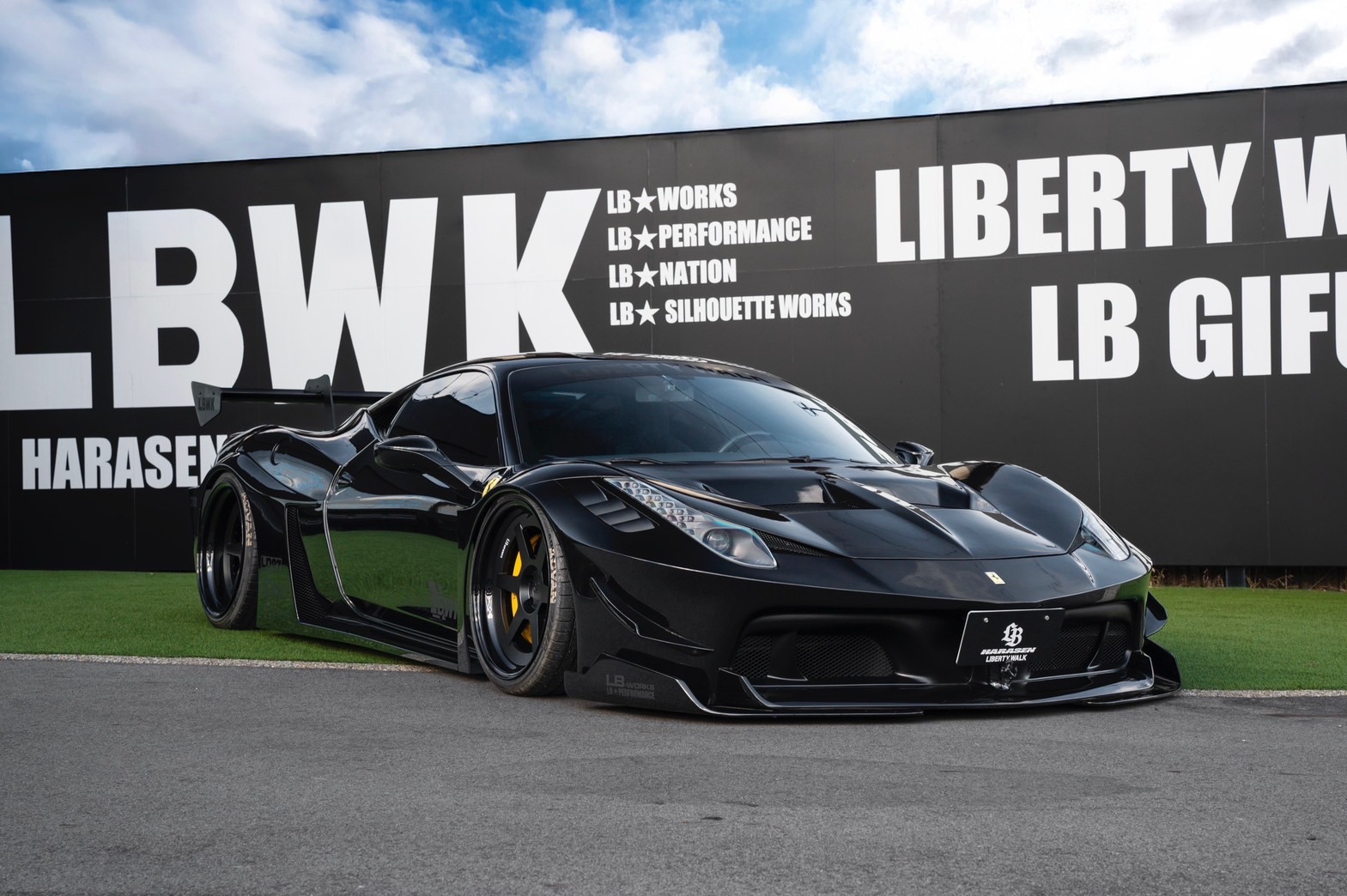 LB-WORKS Ferrari 4582