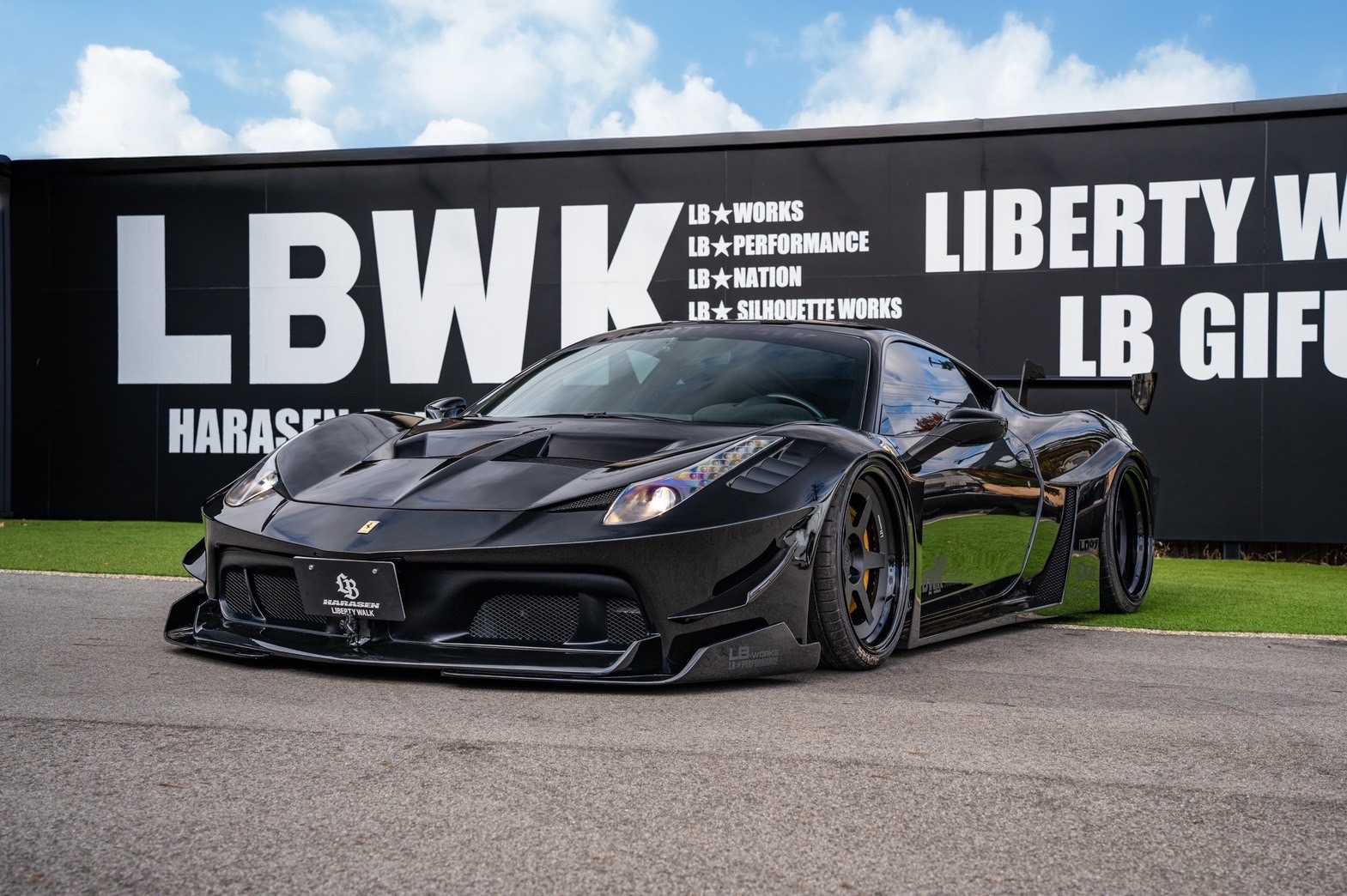 LB-WORKS Ferrari 4584