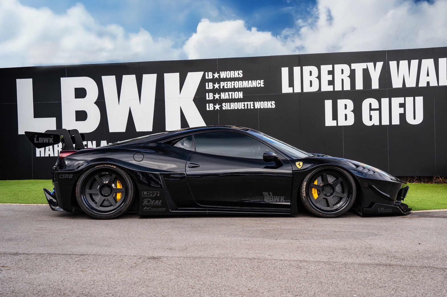 LB-WORKS Ferrari 4588