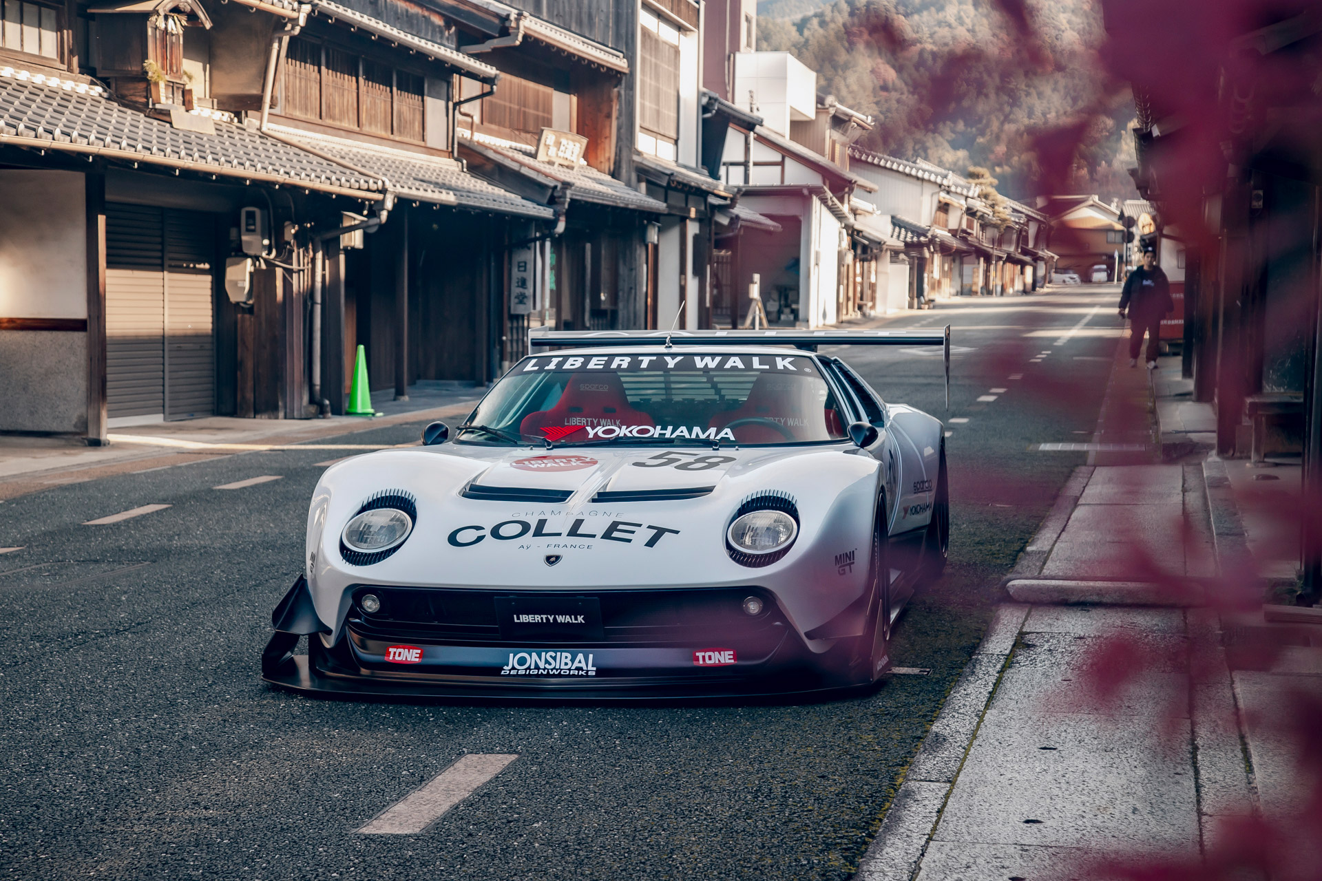 LB-Silhouette-WORKS-GT-Lamborghini-Miura-00004