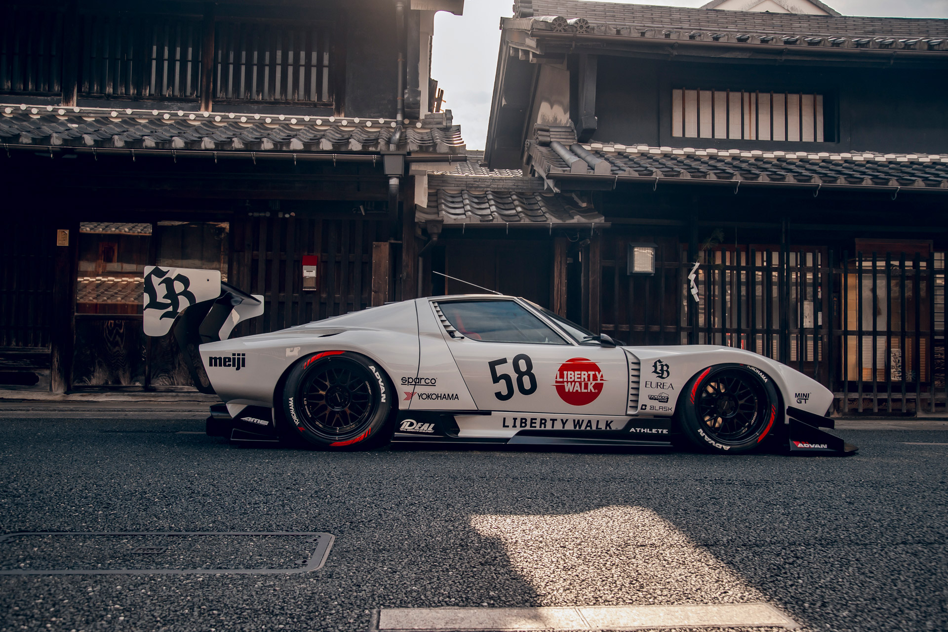 LB-Silhouette-WORKS-GT-Lamborghini-Miura-00006