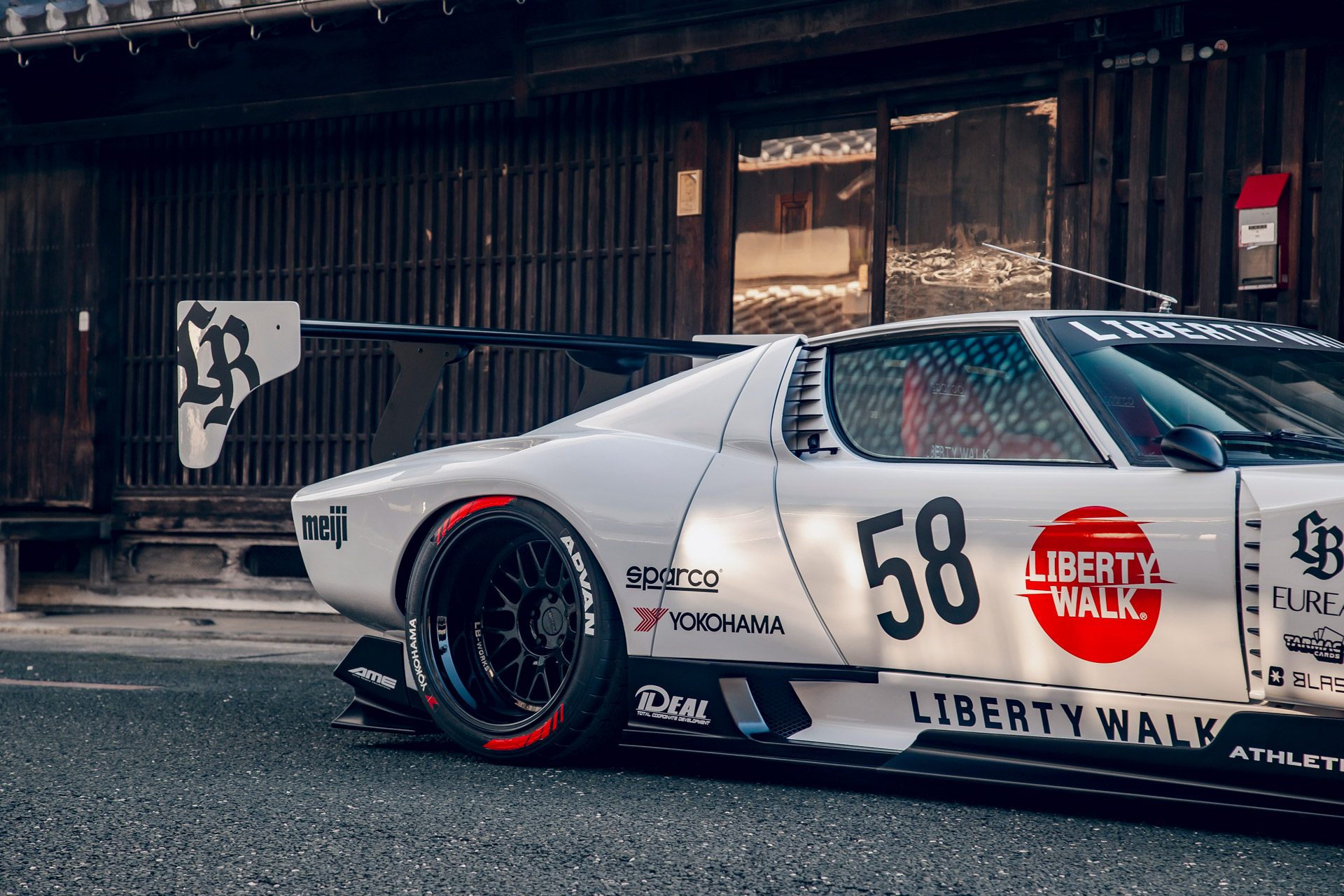 LB-Silhouette-WORKS-GT-Lamborghini-Miura-00010