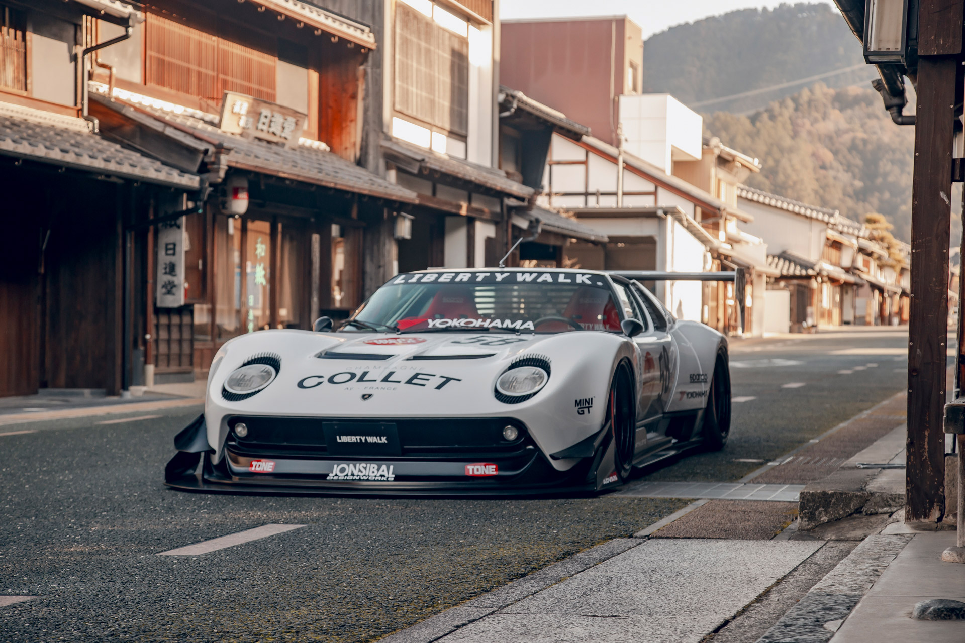 LB-Silhouette-WORKS-GT-Lamborghini-Miura-00013