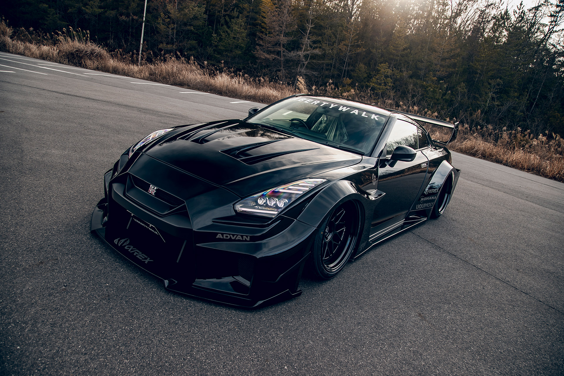 LB-Silhouette-WORKS-GT-NISSAN-35GT-RR2