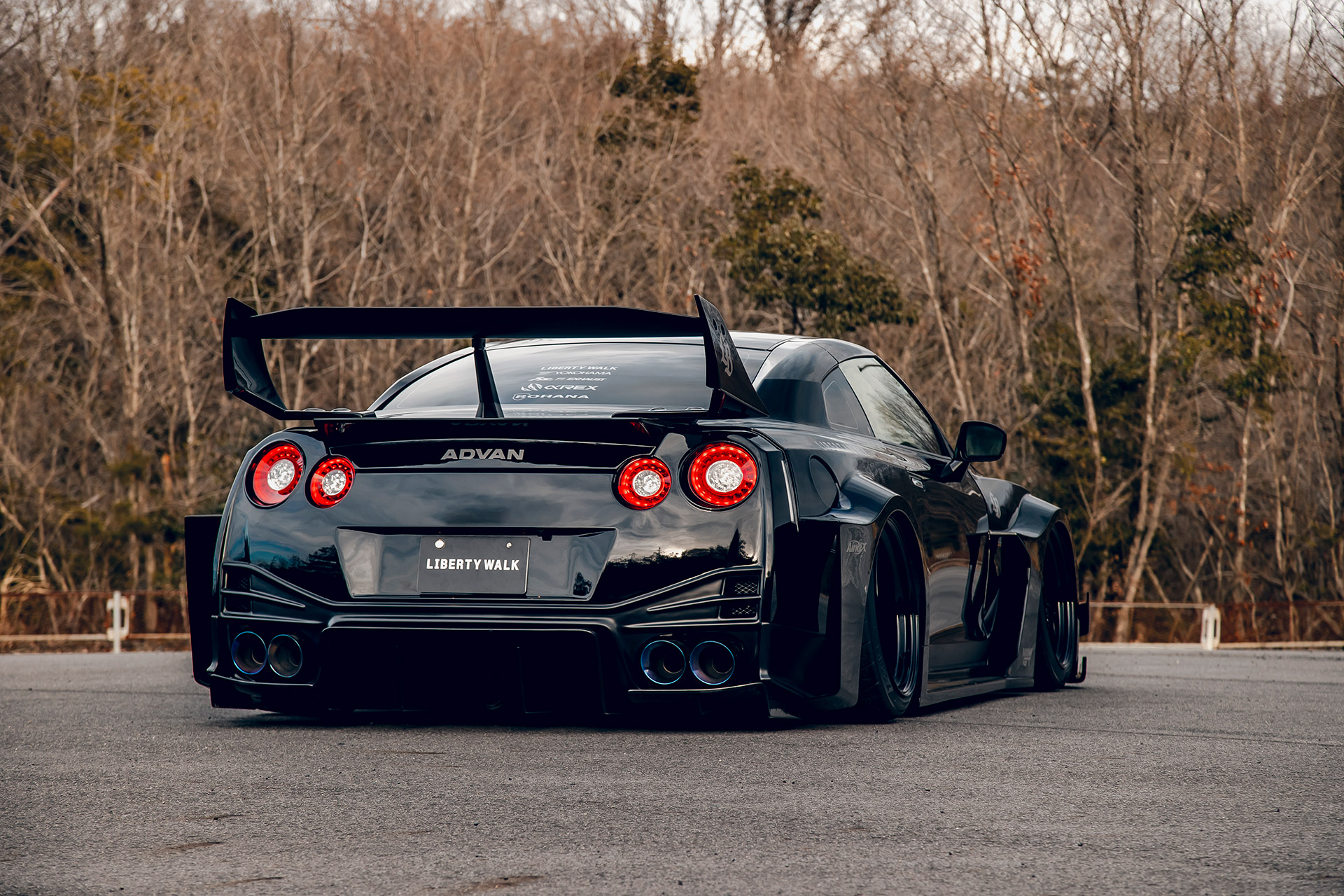 LB-Silhouette-WORKS-GT-NISSAN-35GT-RR5